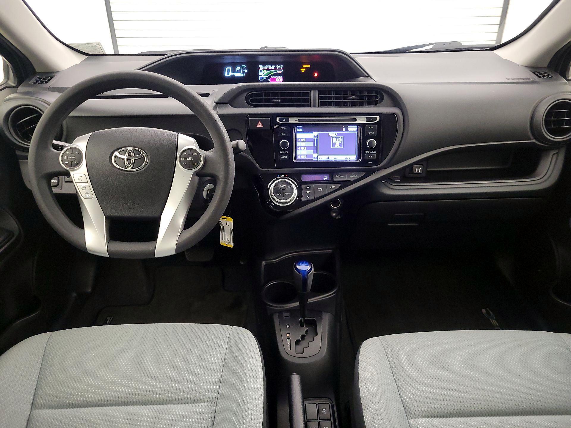 Thumbnail: 2015 Toyota Prius c - 9