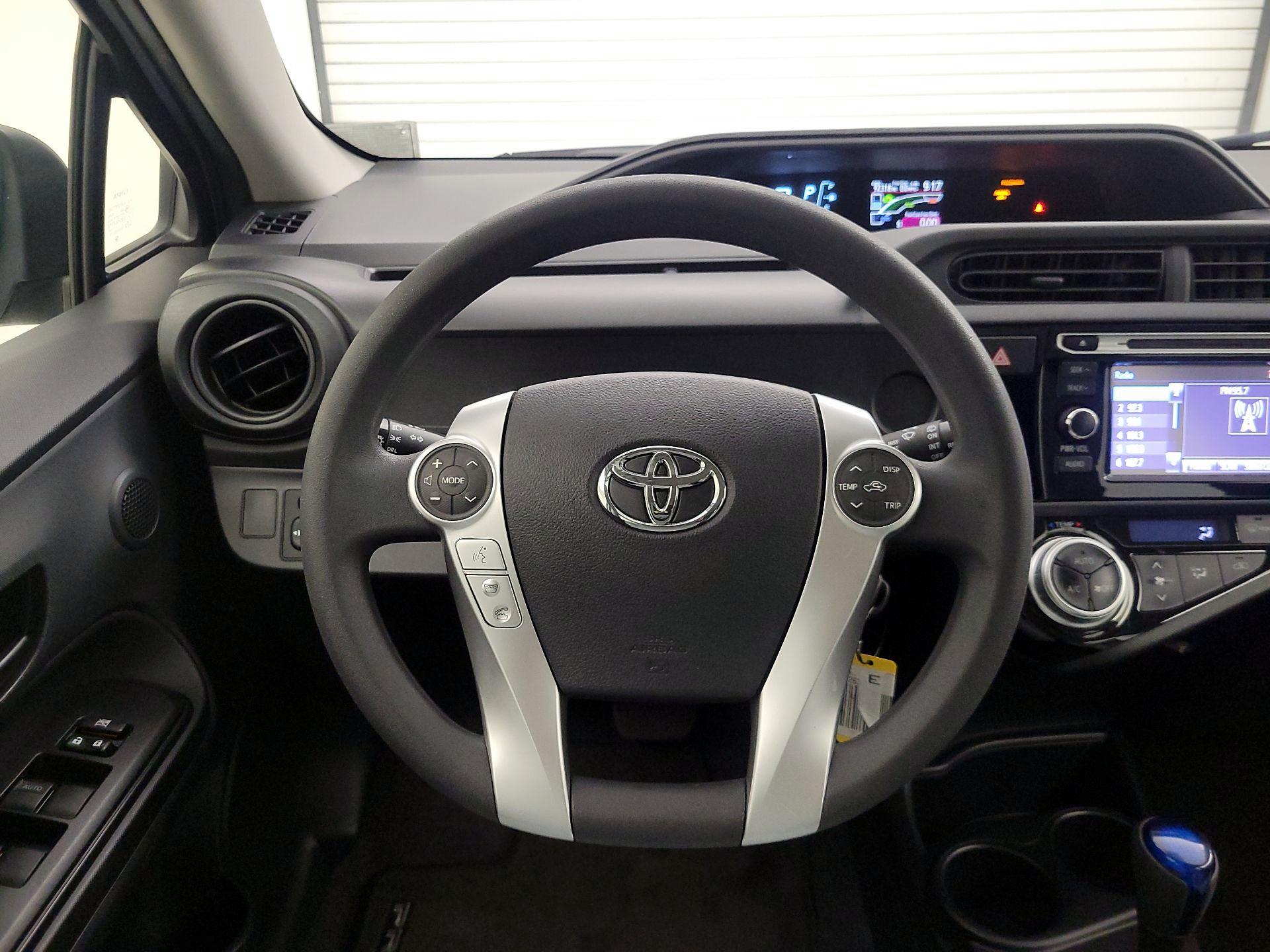 Thumbnail: 2015 Toyota Prius c - 10