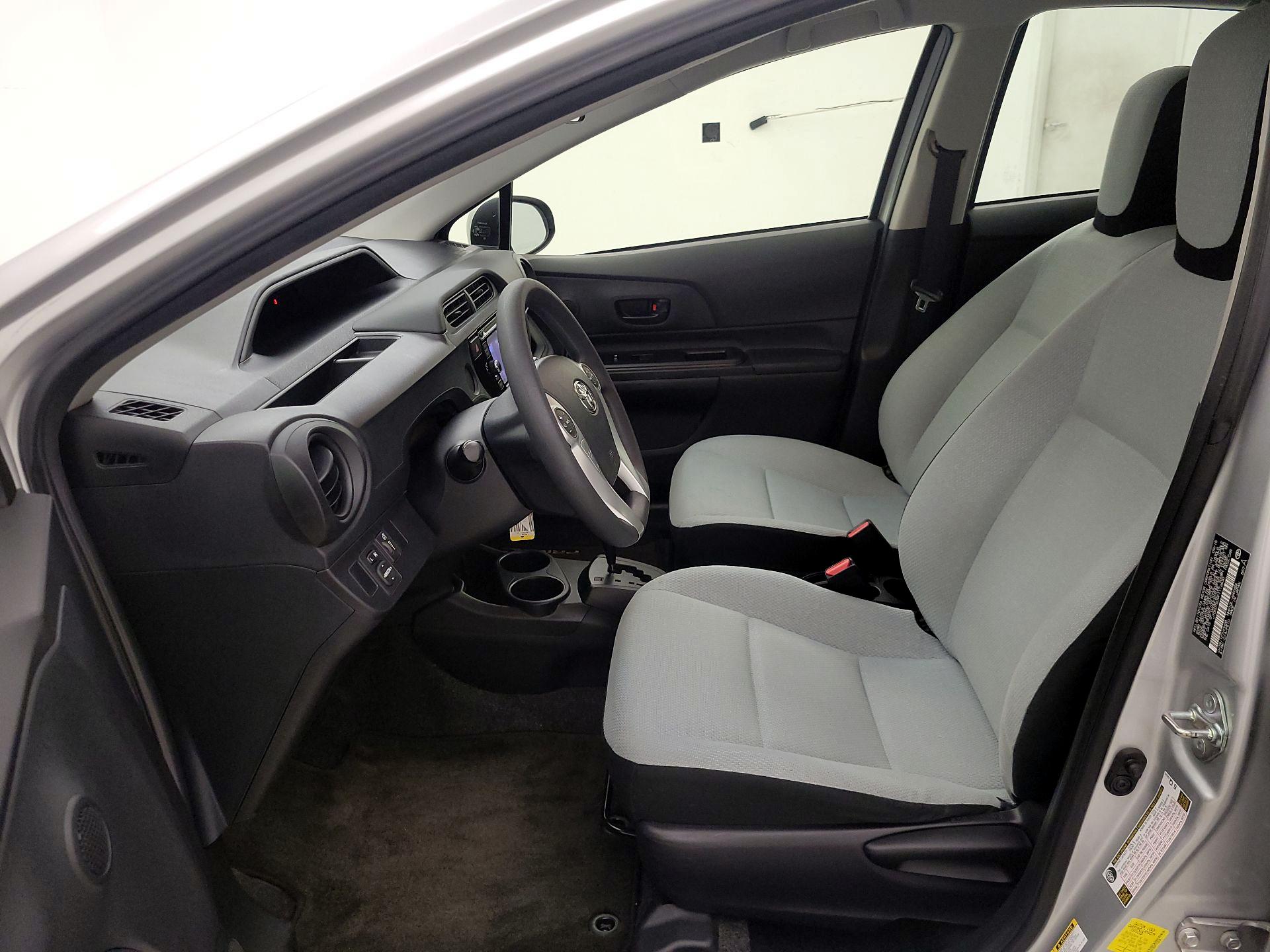 Thumbnail: 2015 Toyota Prius c - 11