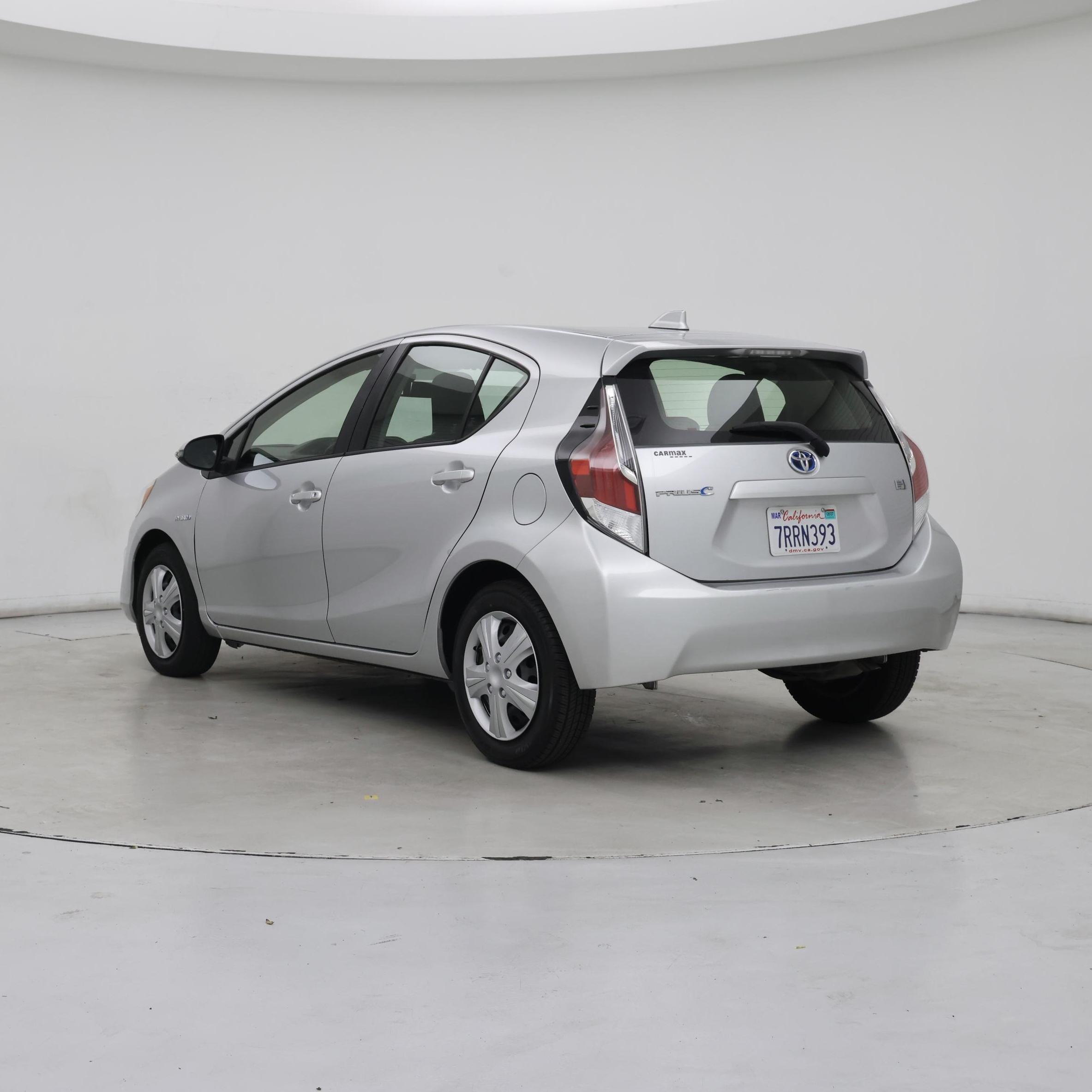 Thumbnail: 2015 Toyota Prius c - 2
