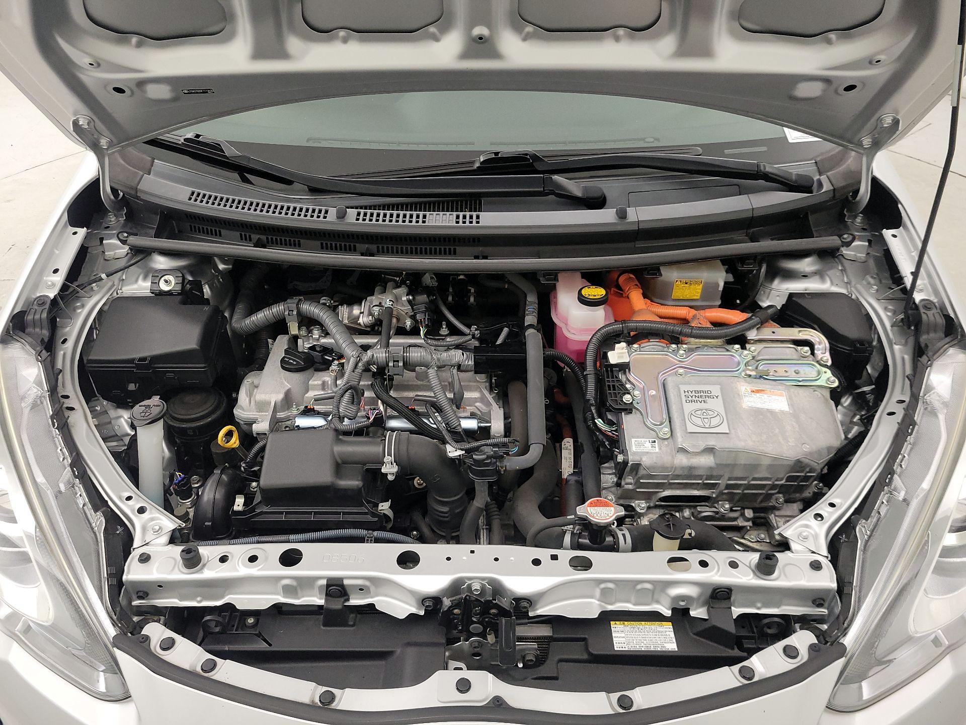 Thumbnail: 2015 Toyota Prius c - 19