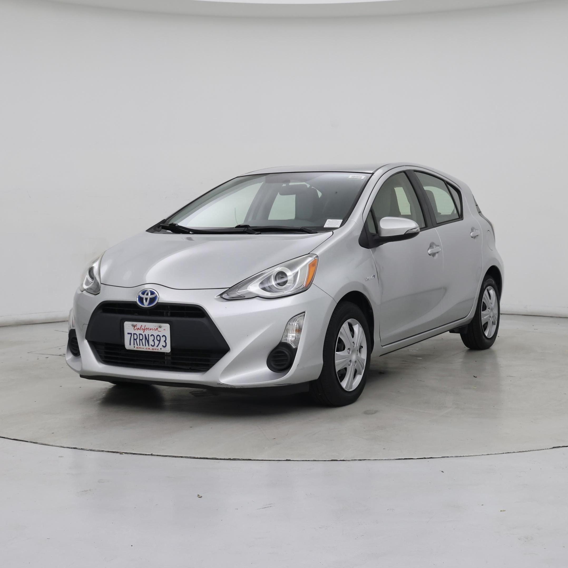 Thumbnail: 2015 Toyota Prius c - 4