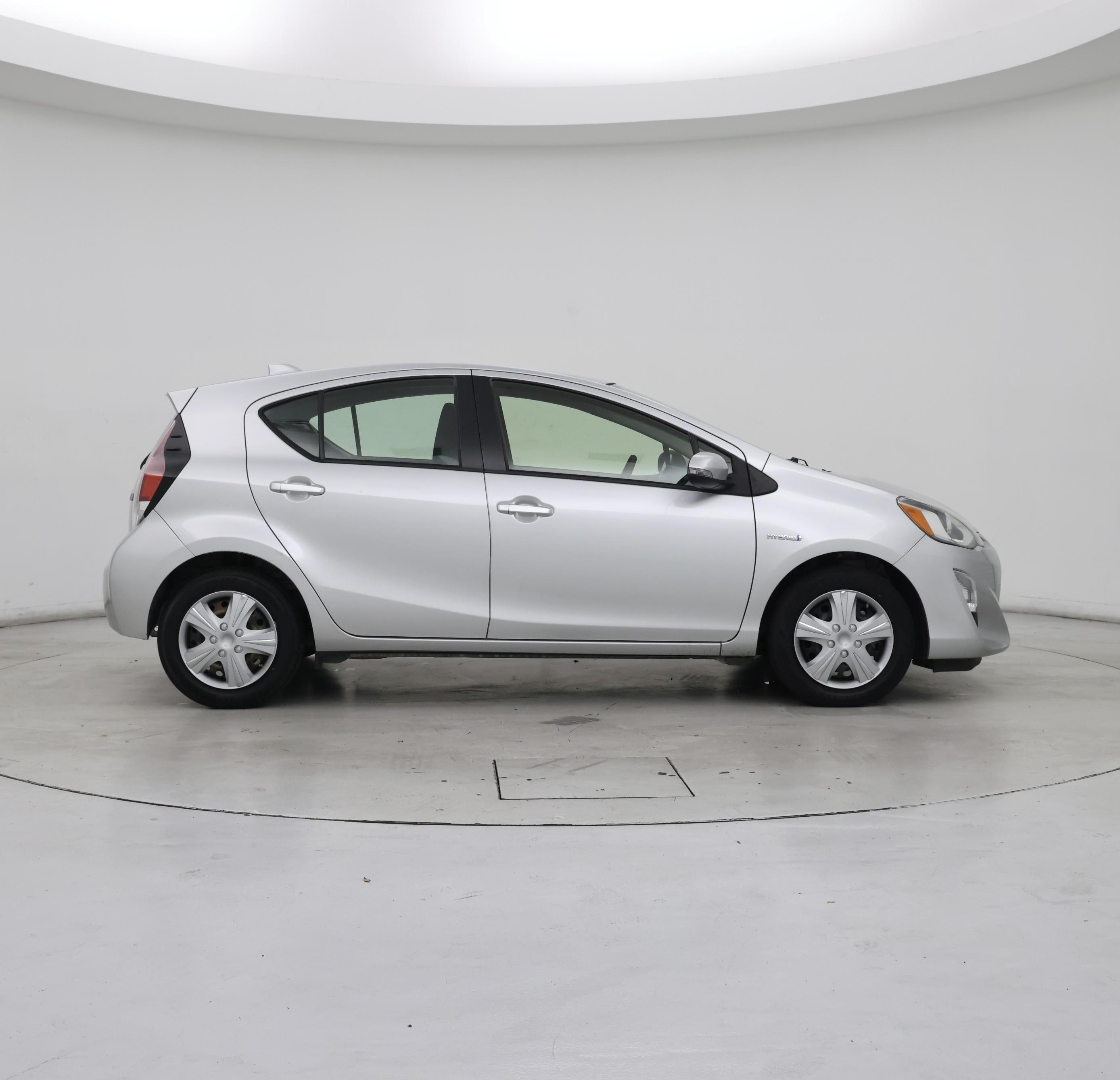 Thumbnail: 2015 Toyota Prius c - 7