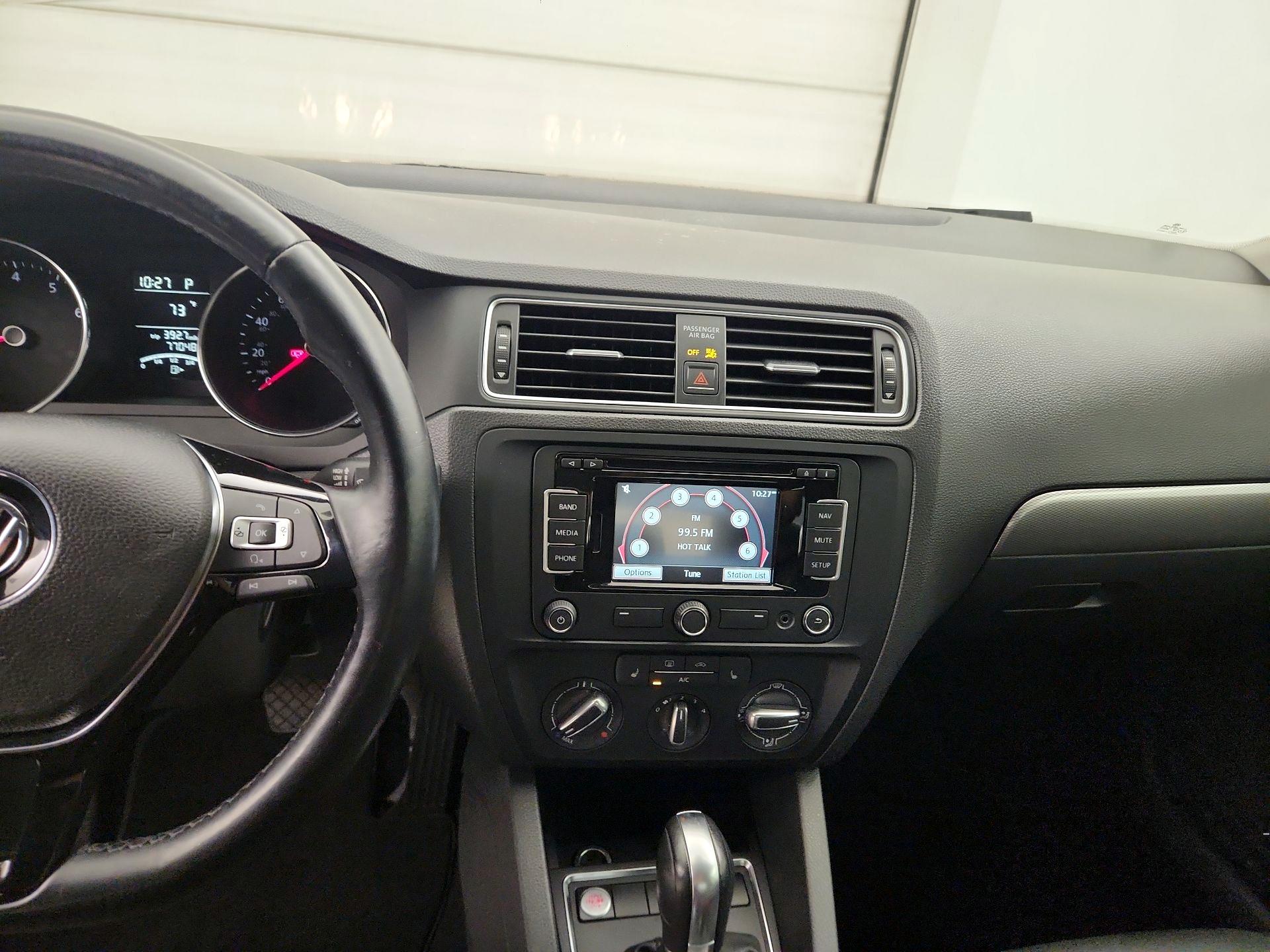 Thumbnail: 2015 Volkswagen Jetta - 9