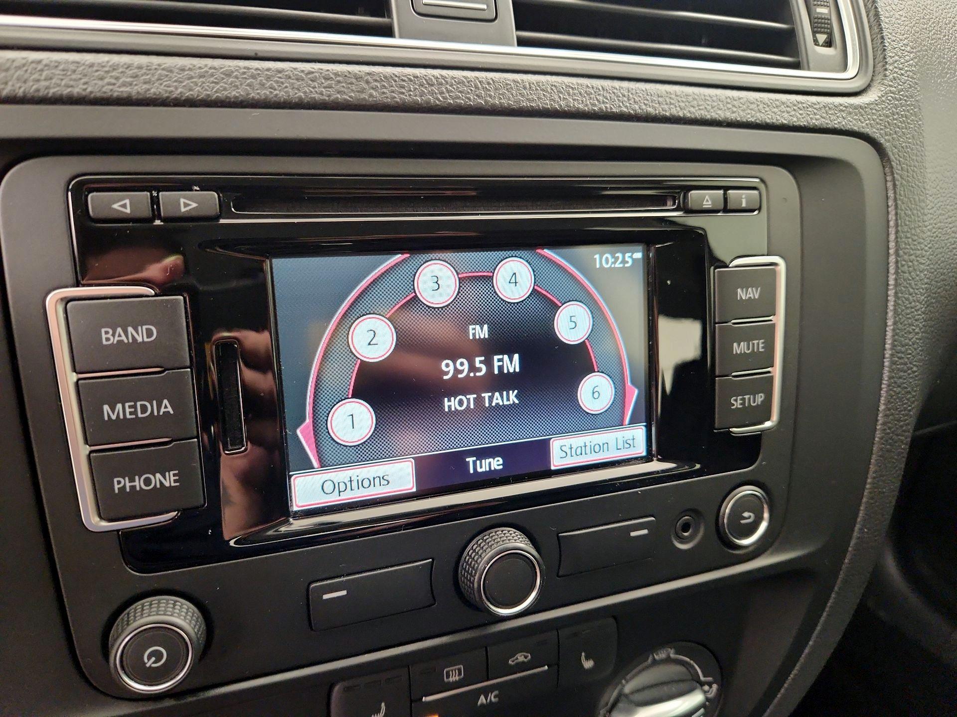 Thumbnail: 2015 Volkswagen Jetta - 16