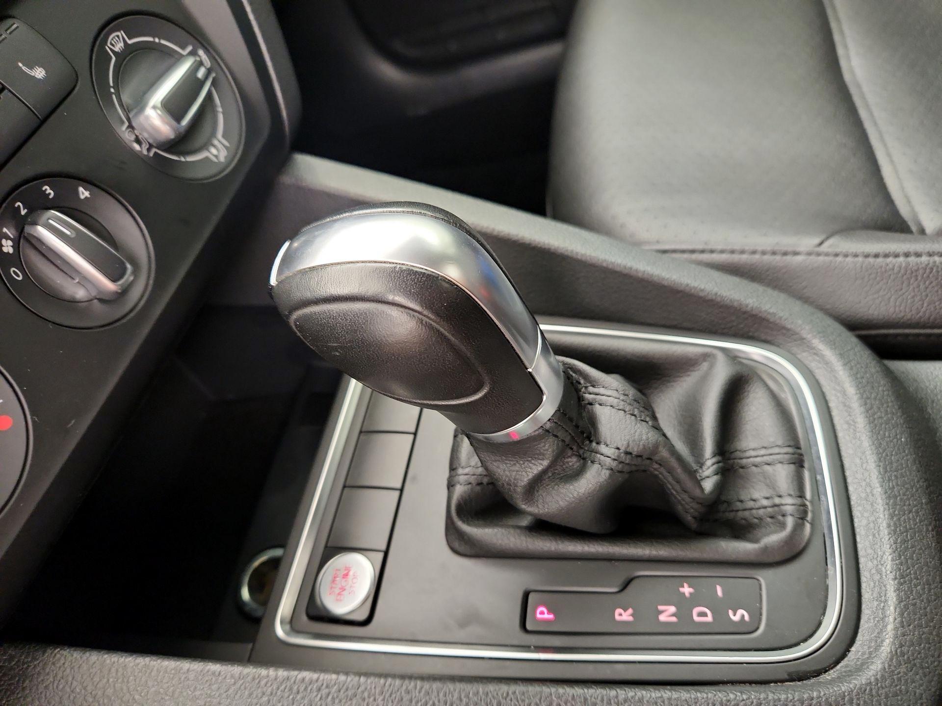Thumbnail: 2015 Volkswagen Jetta - 18