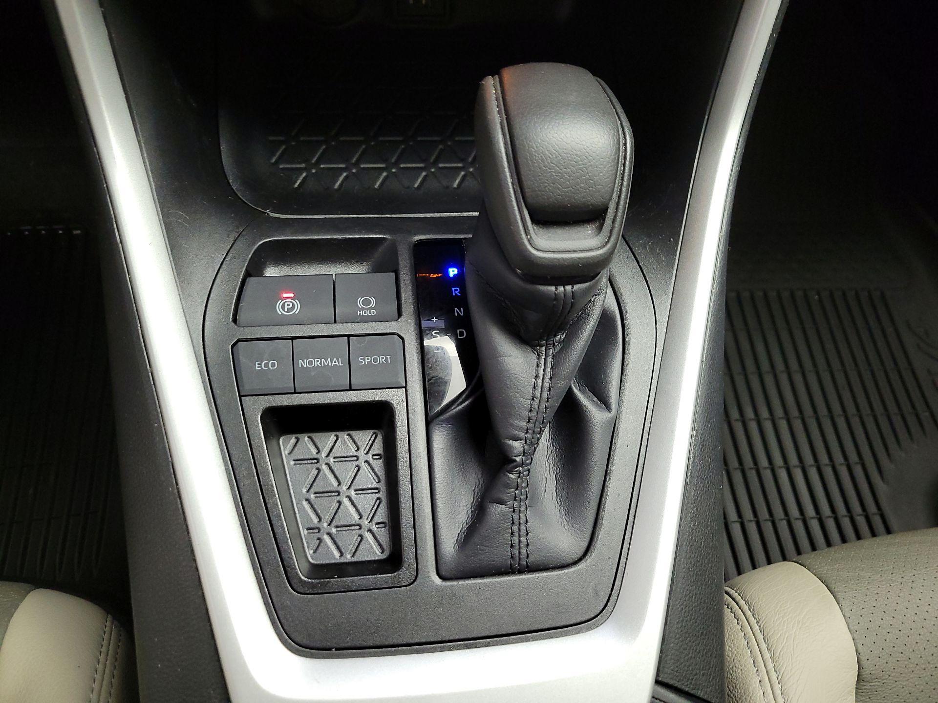 Thumbnail: 2023 Toyota RAV4 - 16
