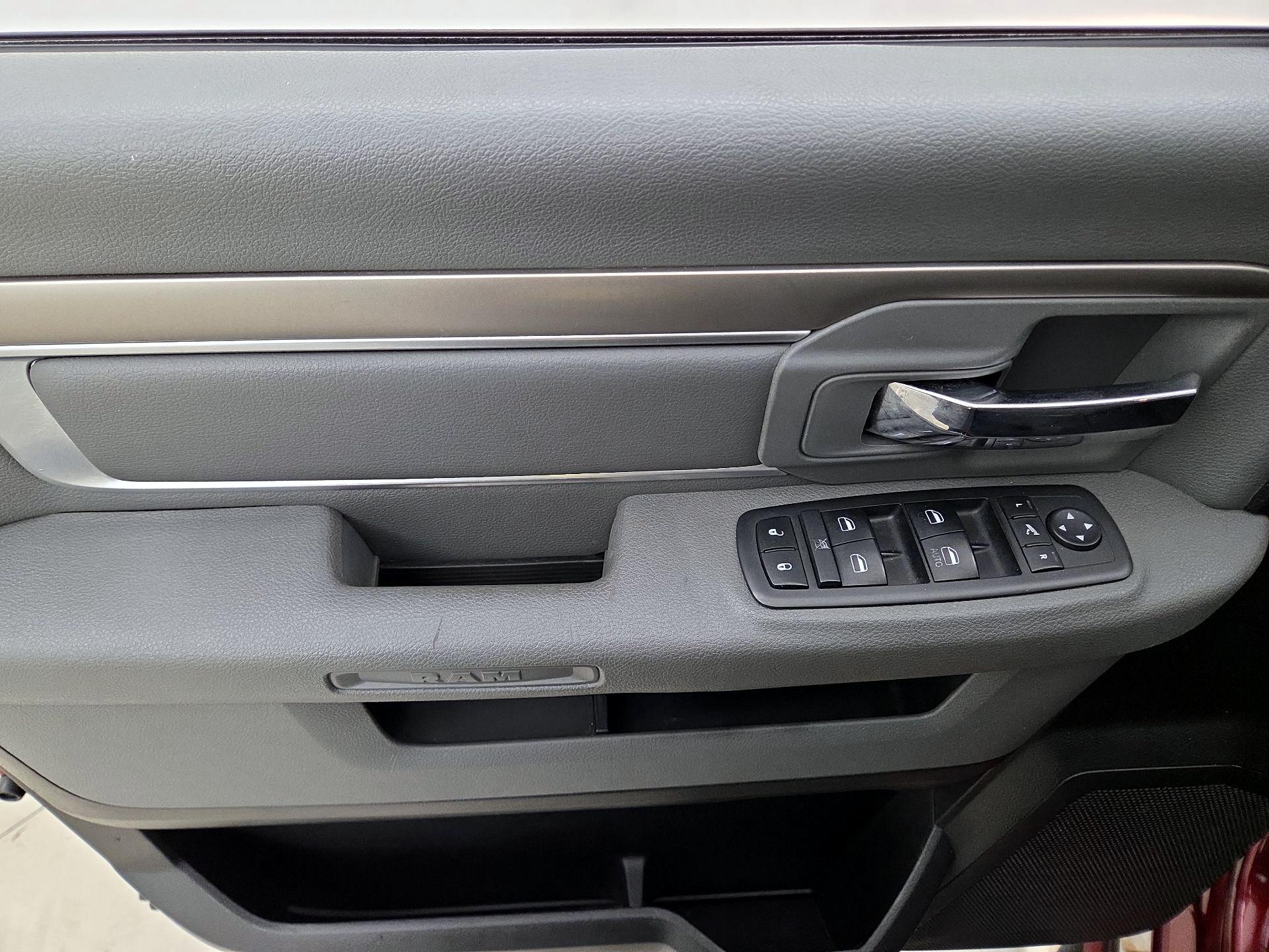 Thumbnail: 2019 RAM 1500 Classic - 12