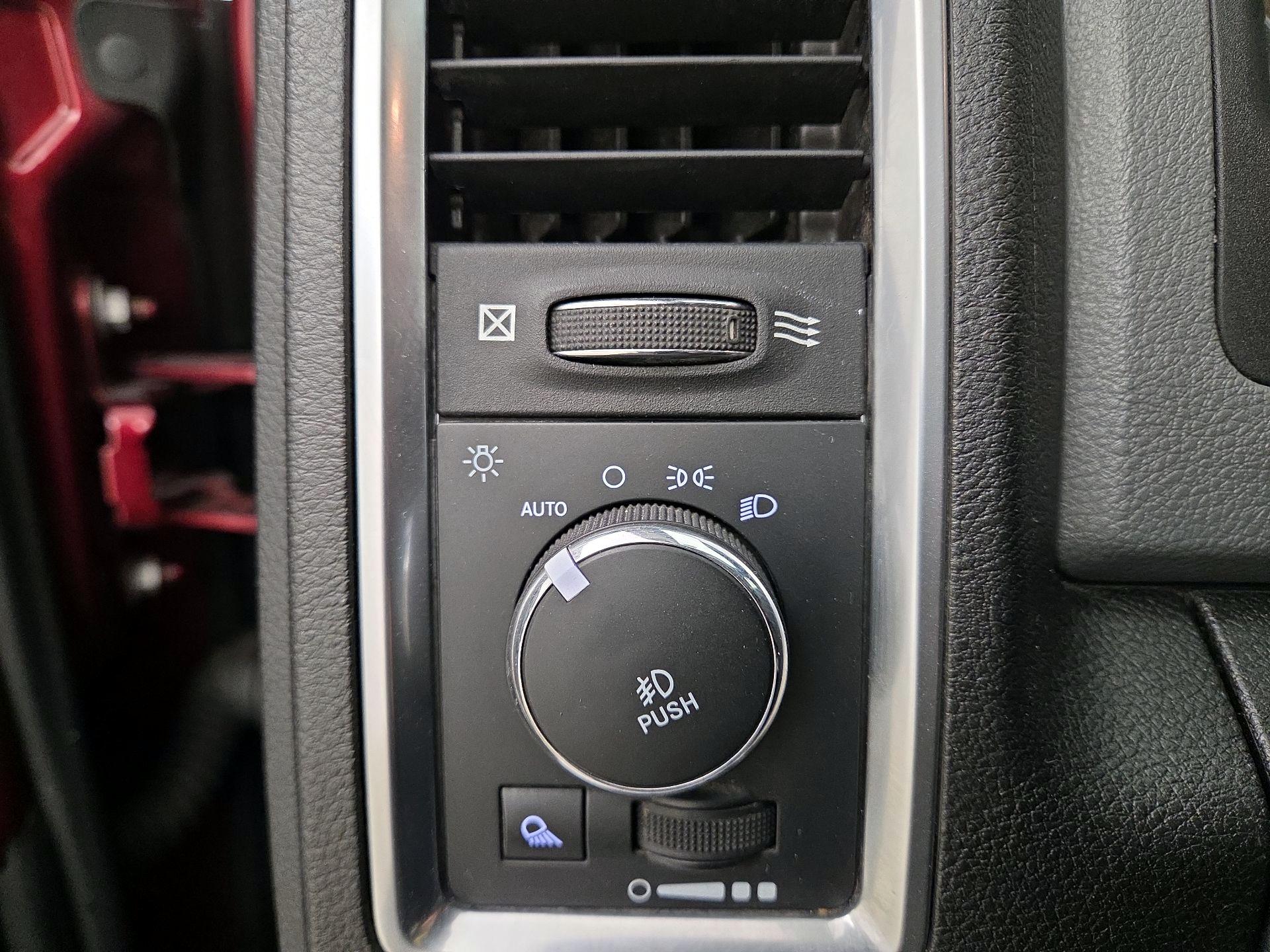 Thumbnail: 2019 RAM 1500 Classic - 13