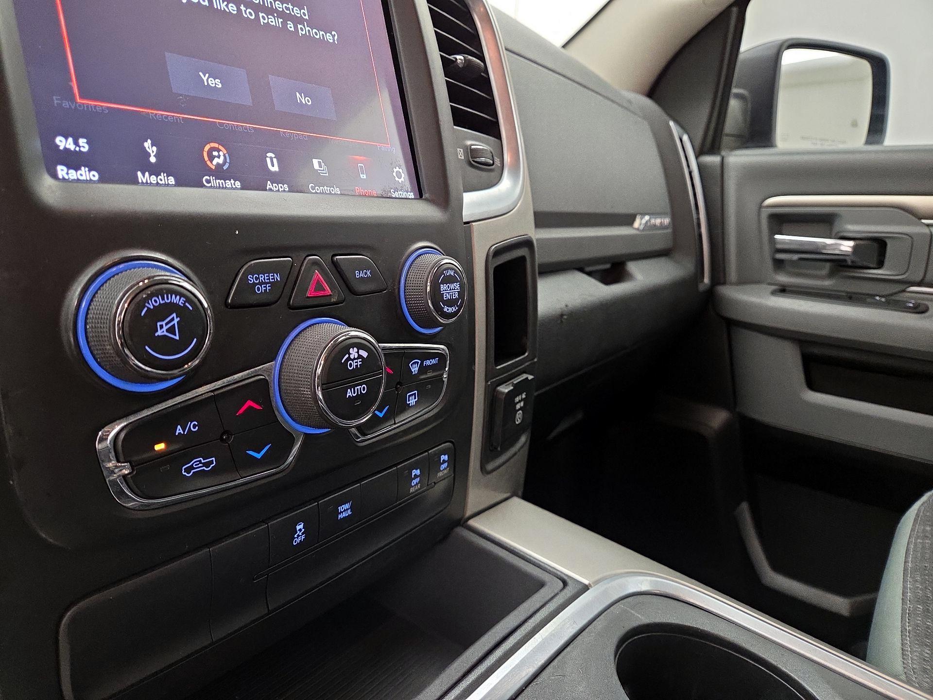 Thumbnail: 2019 RAM 1500 Classic - 16