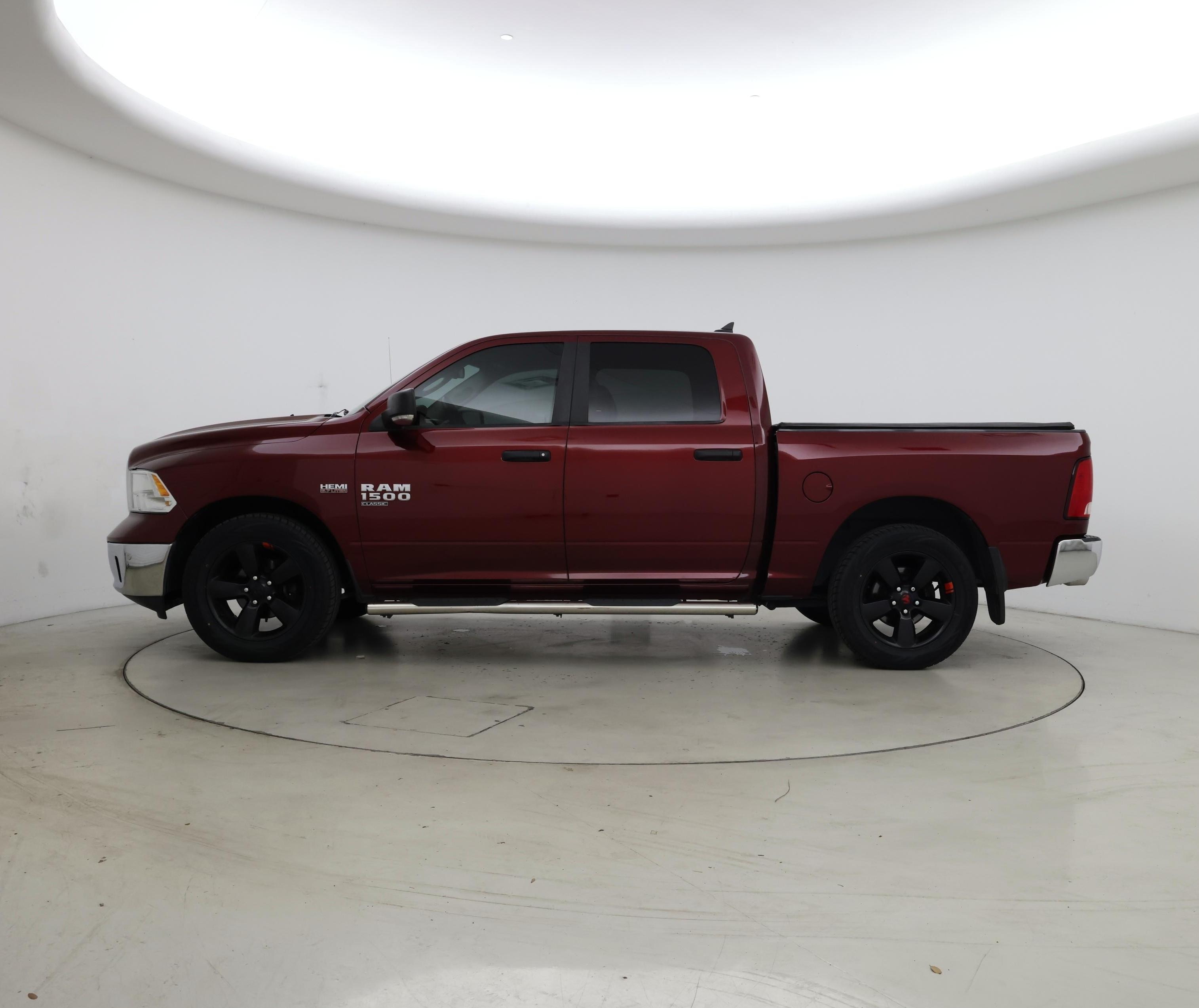 Thumbnail: 2019 RAM 1500 Classic - 3
