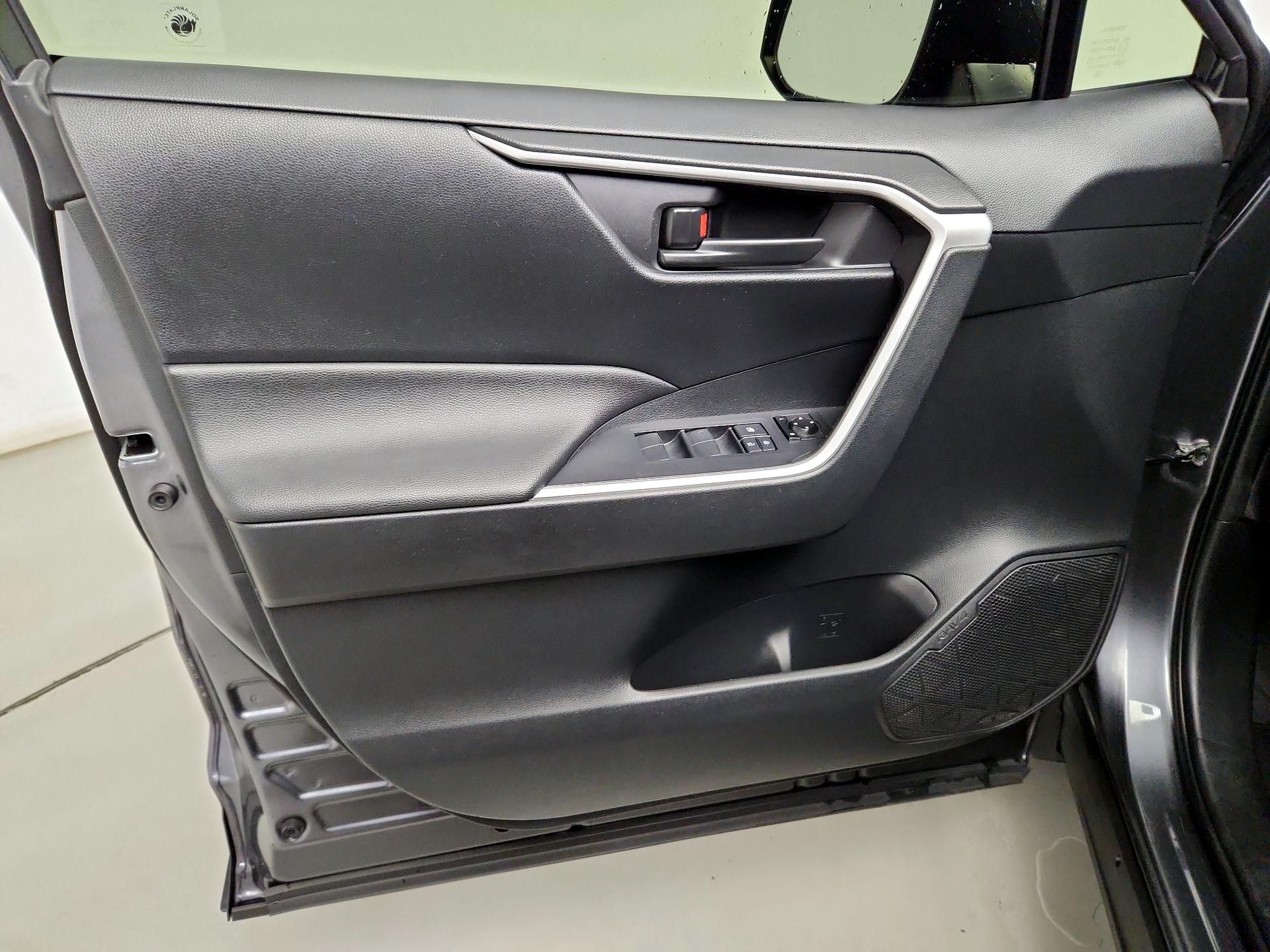 Thumbnail: 2019 Toyota RAV4 - 12
