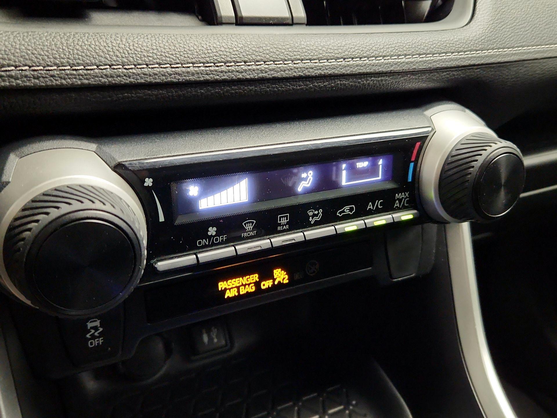 Thumbnail: 2019 Toyota RAV4 - 16