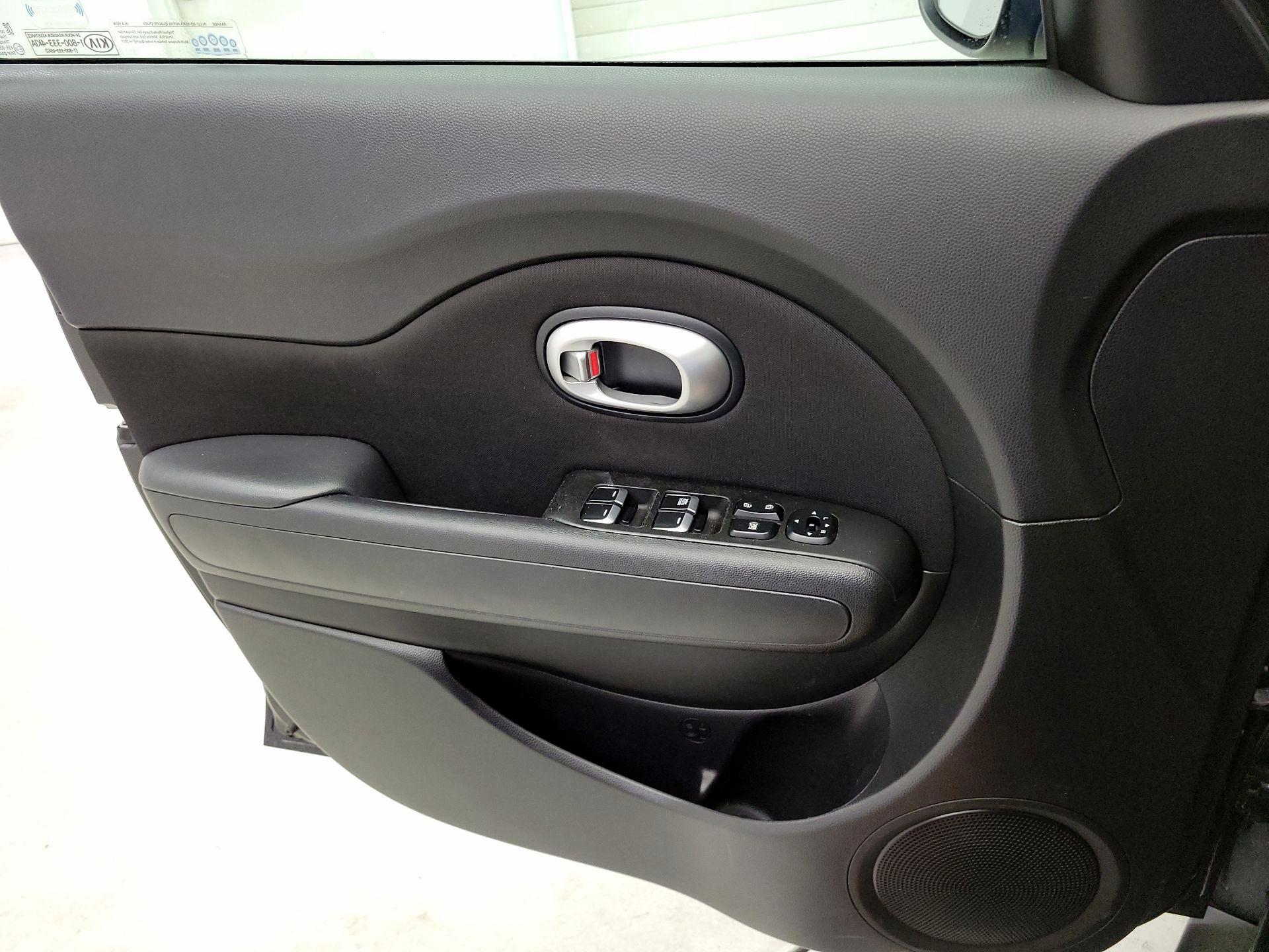 Thumbnail: 2017 Kia Soul - 10