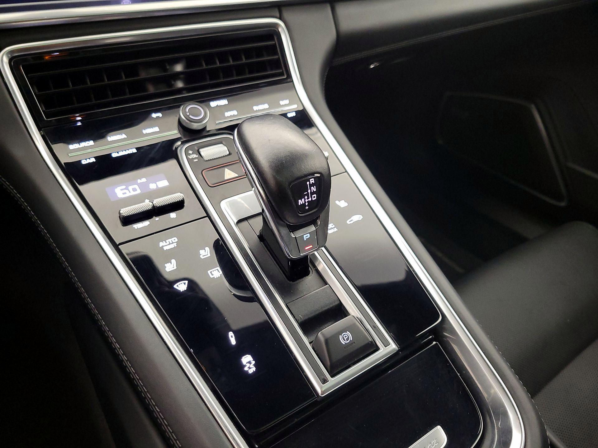 Thumbnail: 2021 Porsche Panamera - 18