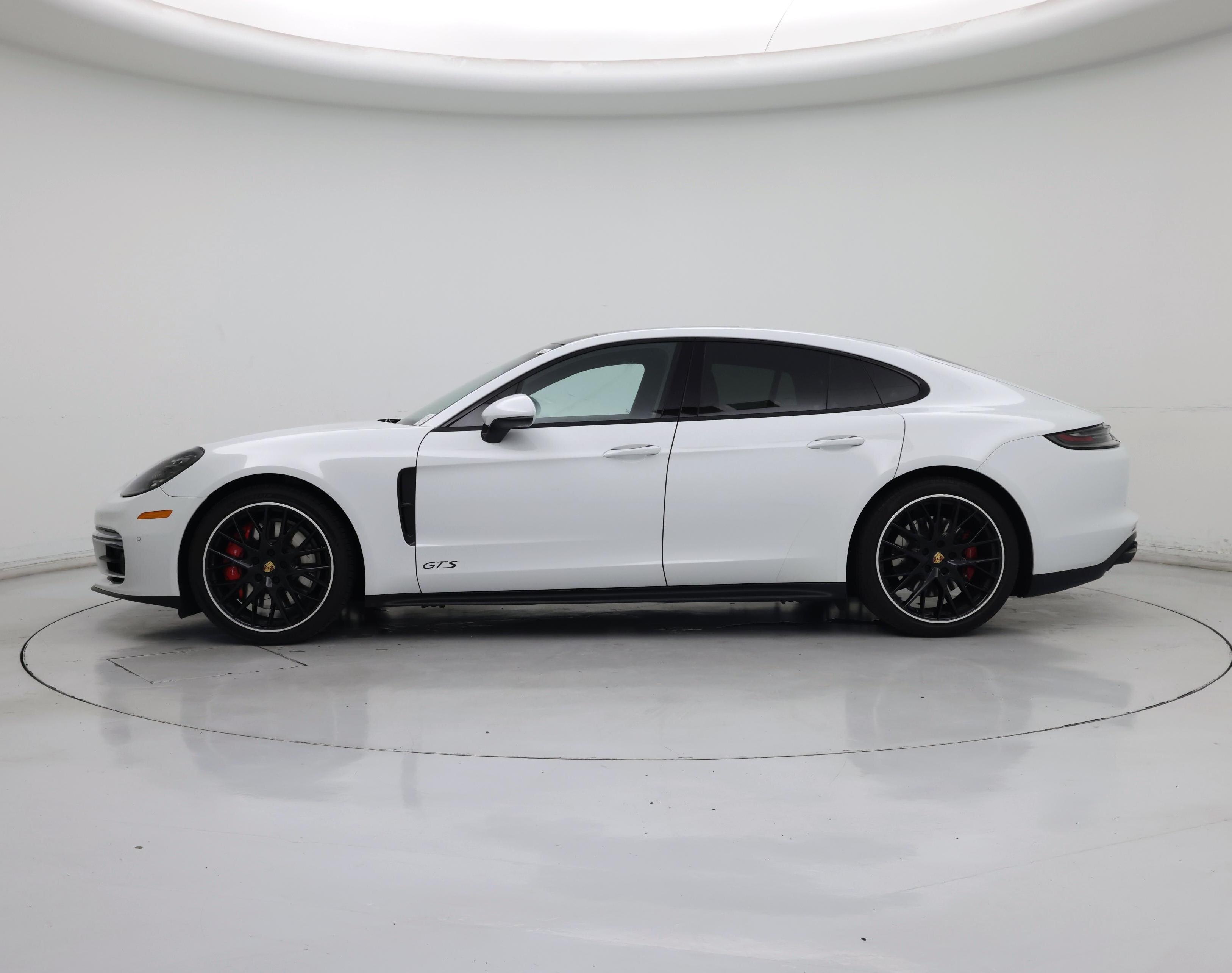 Thumbnail: 2021 Porsche Panamera - 3