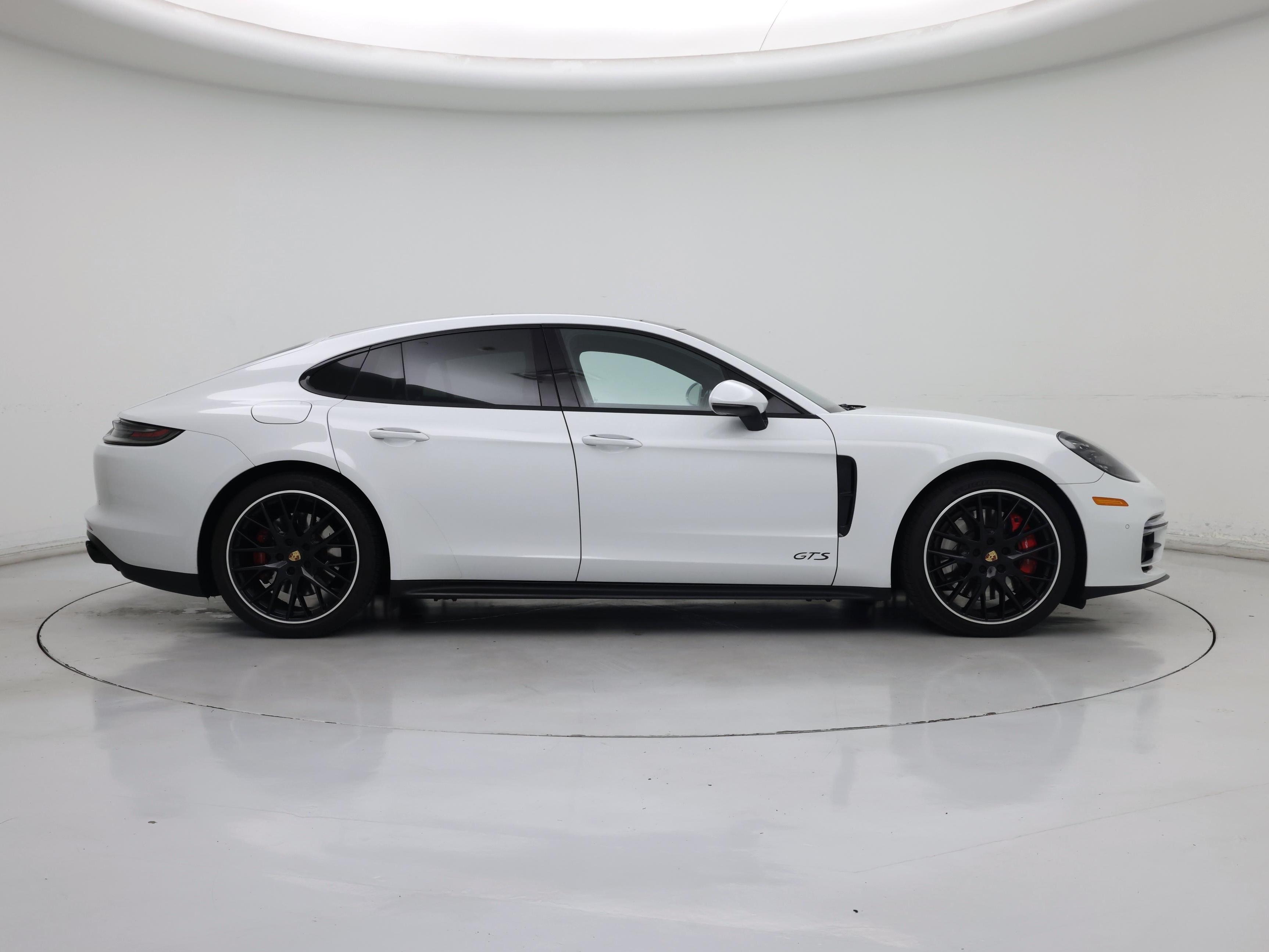 Thumbnail: 2021 Porsche Panamera - 7