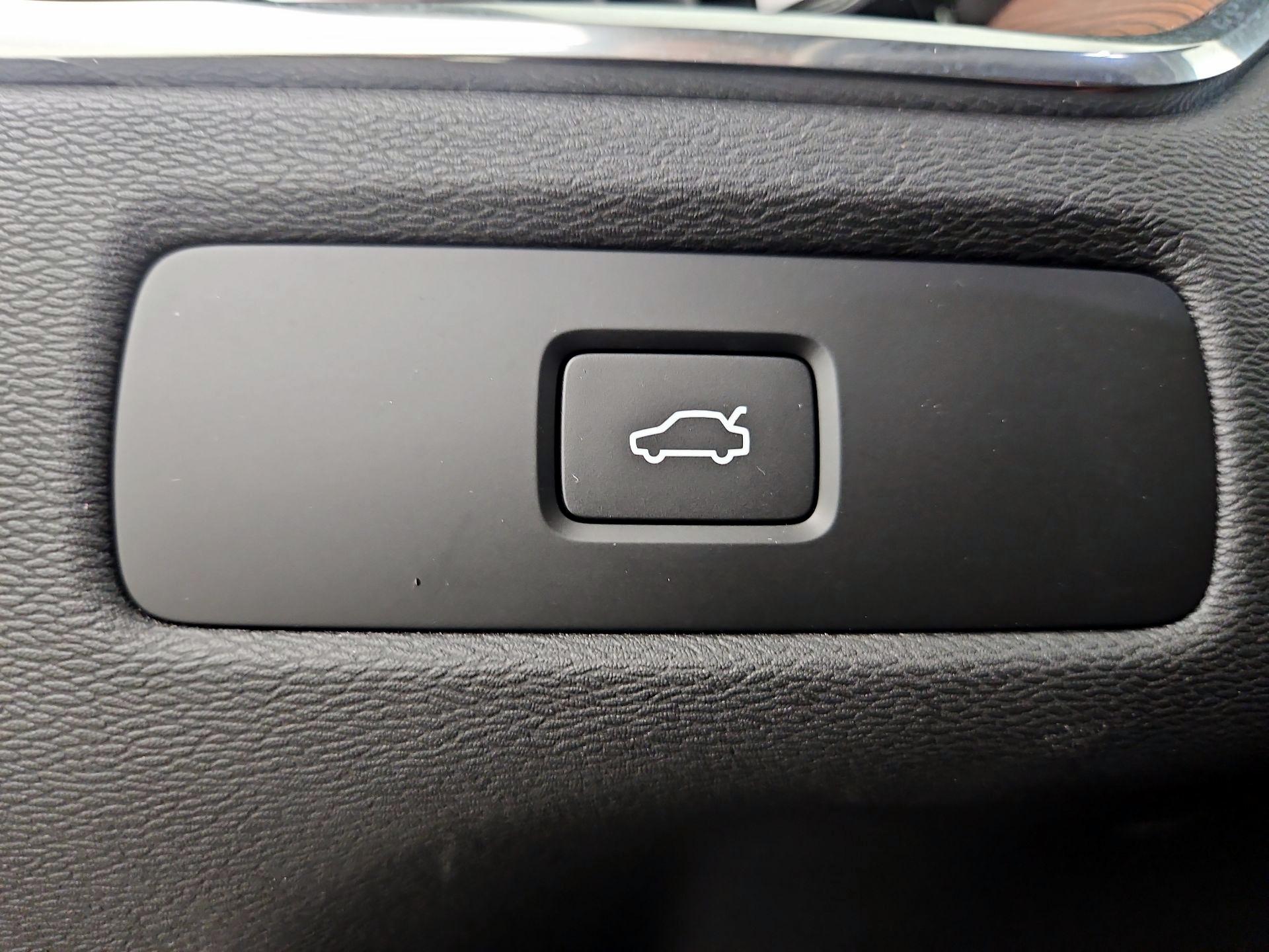 Thumbnail: 2024 Volvo XC60 - 11