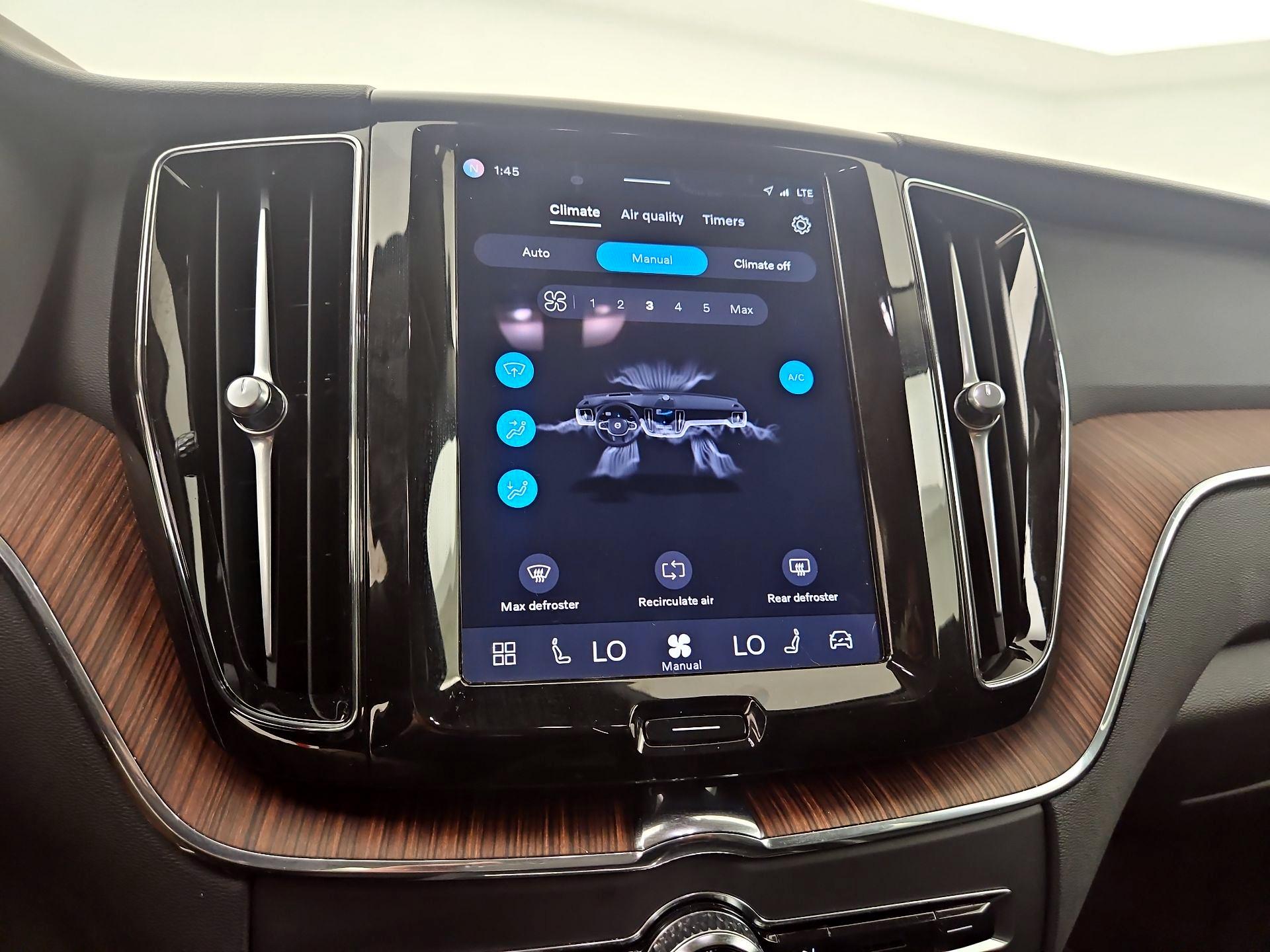 Thumbnail: 2024 Volvo XC60 - 15