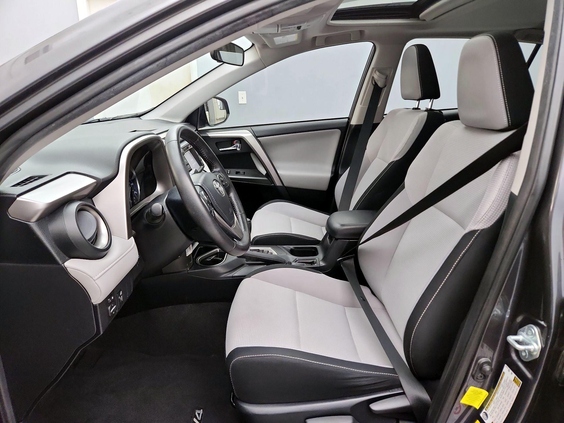 Thumbnail: 2016 Toyota RAV4 - 11