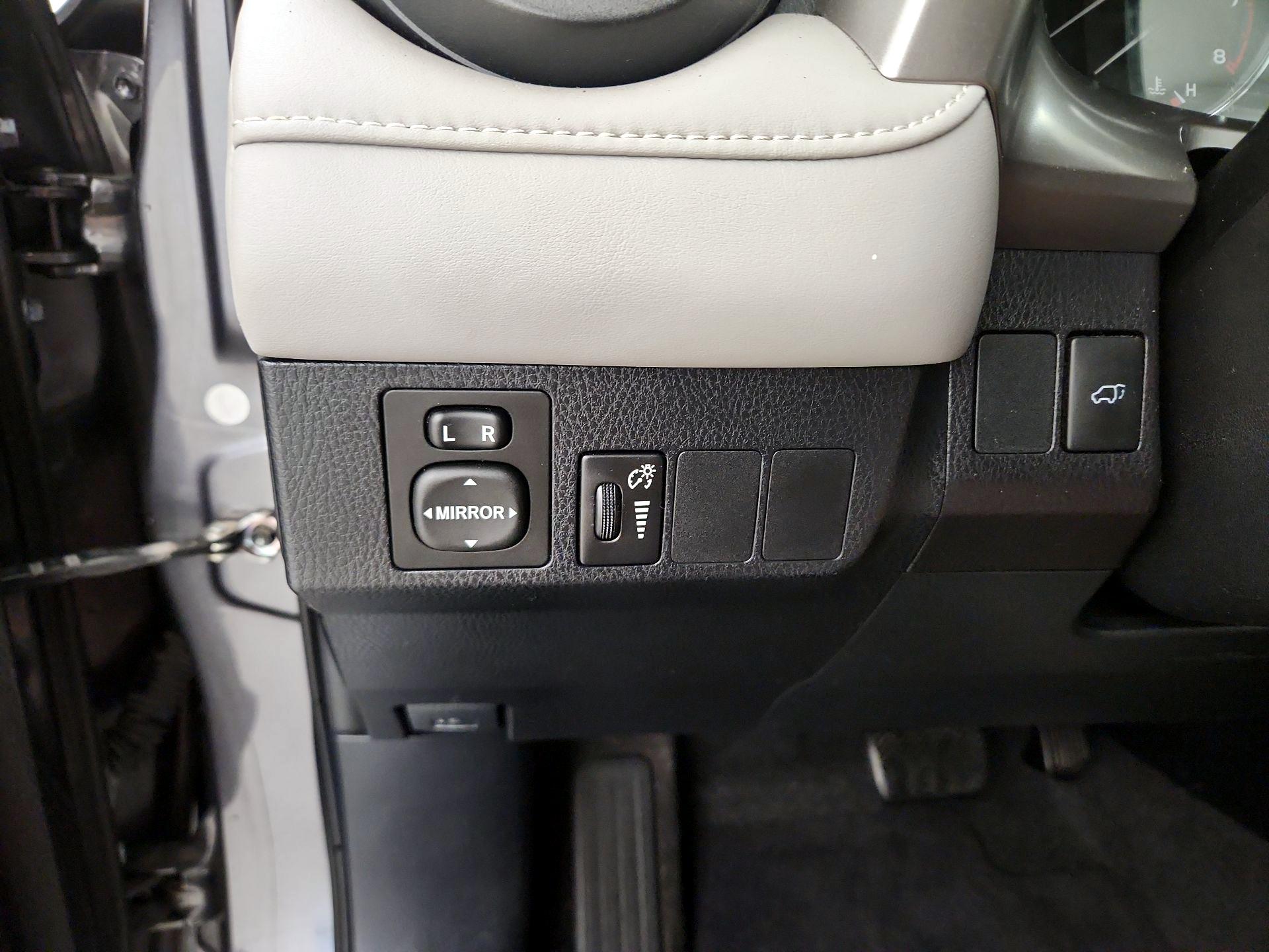 Thumbnail: 2016 Toyota RAV4 - 13