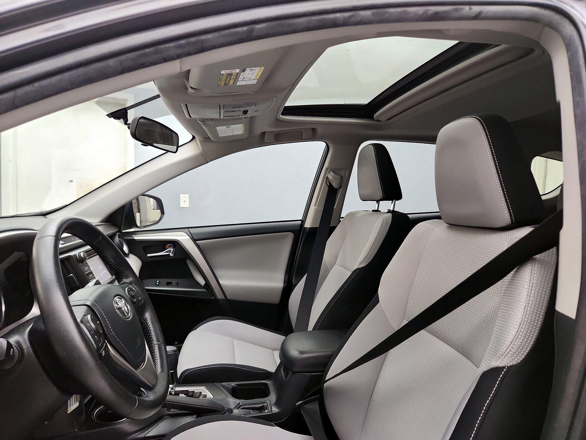 Thumbnail: 2016 Toyota RAV4 - 19