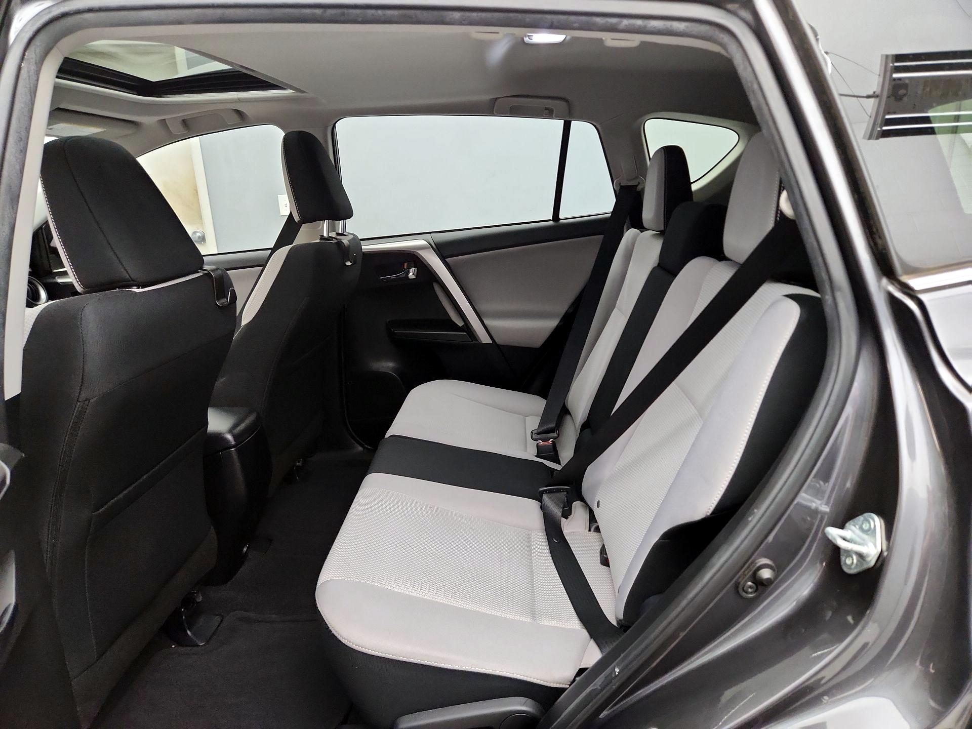 Thumbnail: 2016 Toyota RAV4 - 20