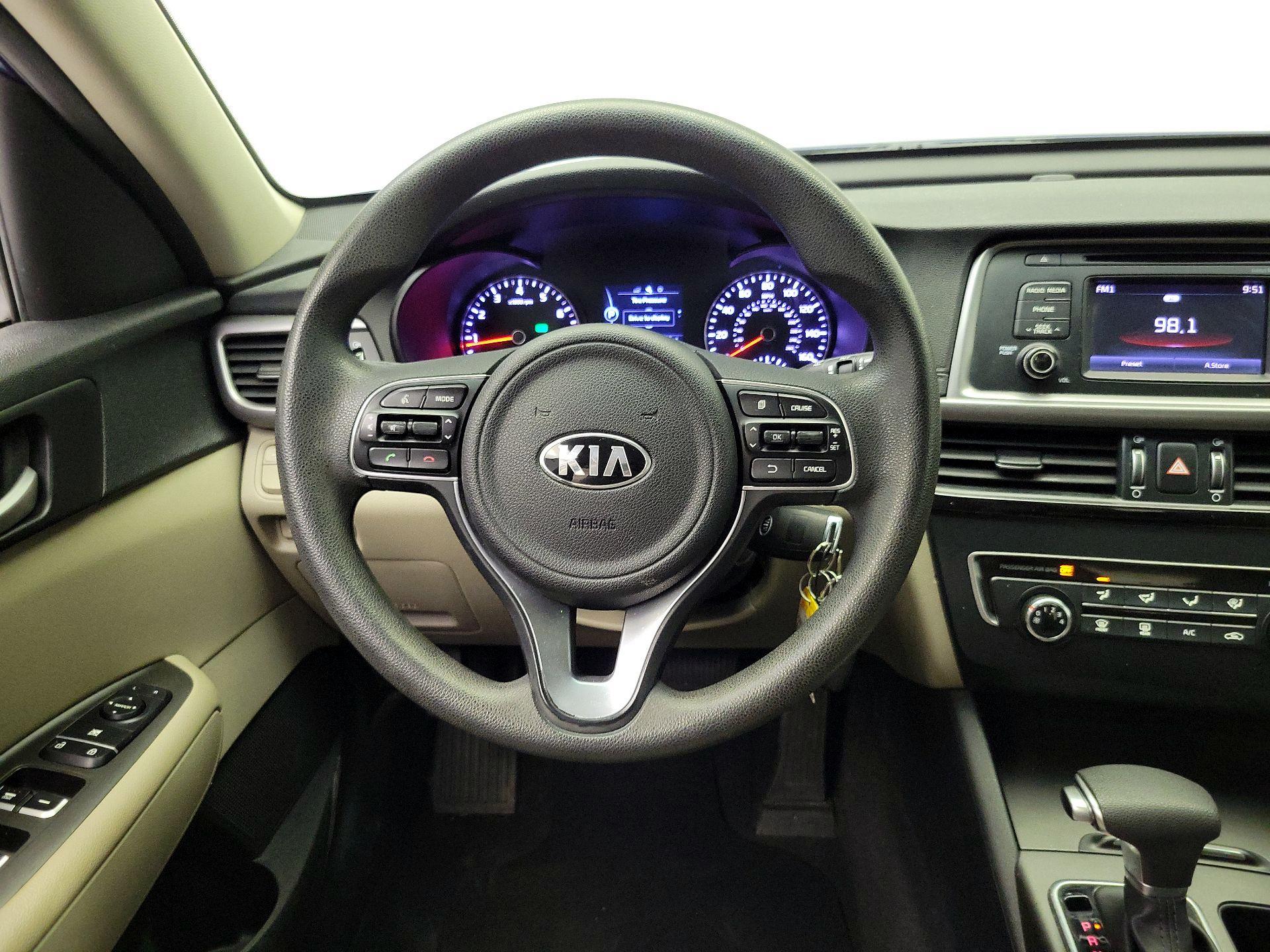 Thumbnail: 2016 Kia Optima - 10