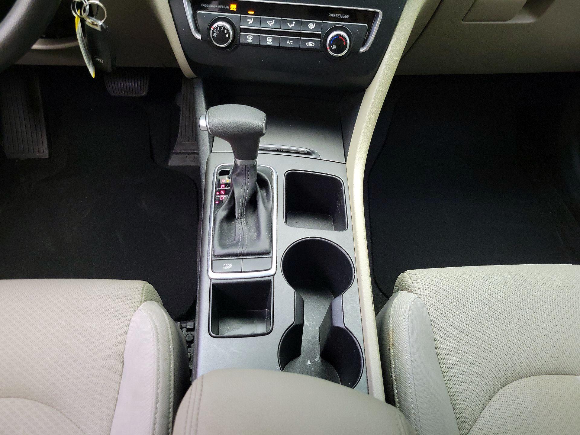 Thumbnail: 2016 Kia Optima - 17