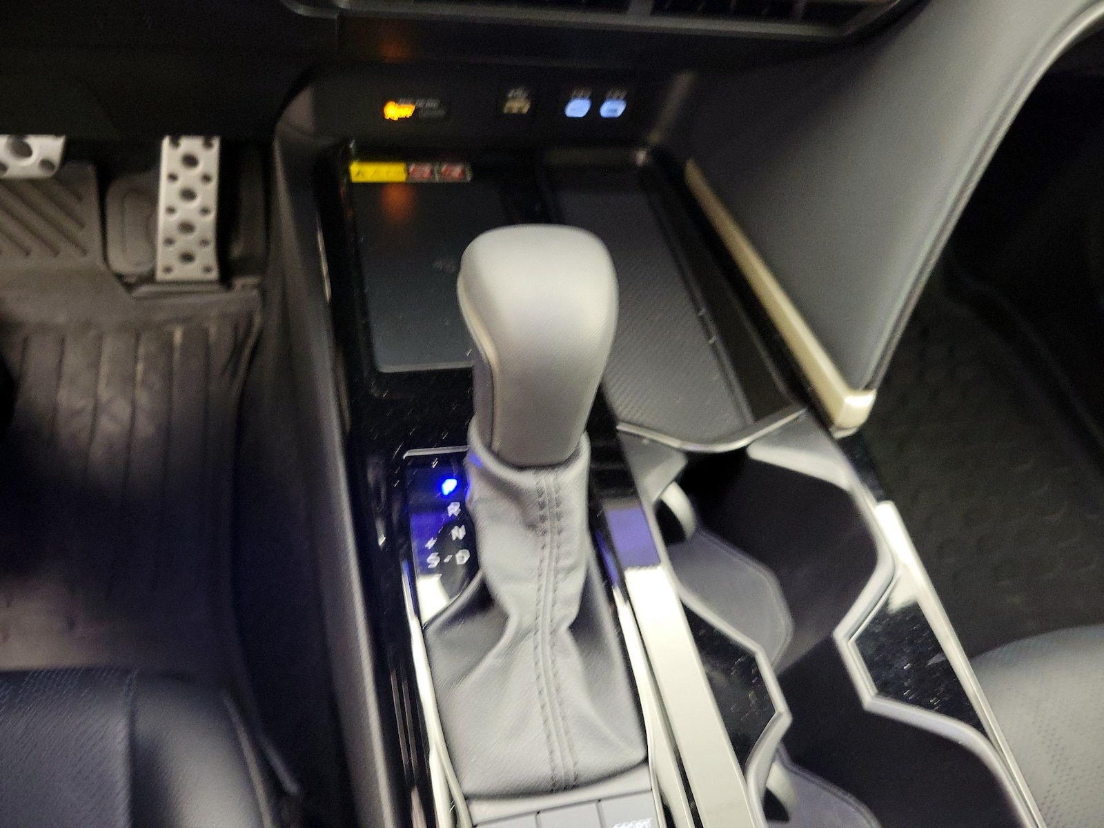 2025 Toyota Camry XSE - Photo 18