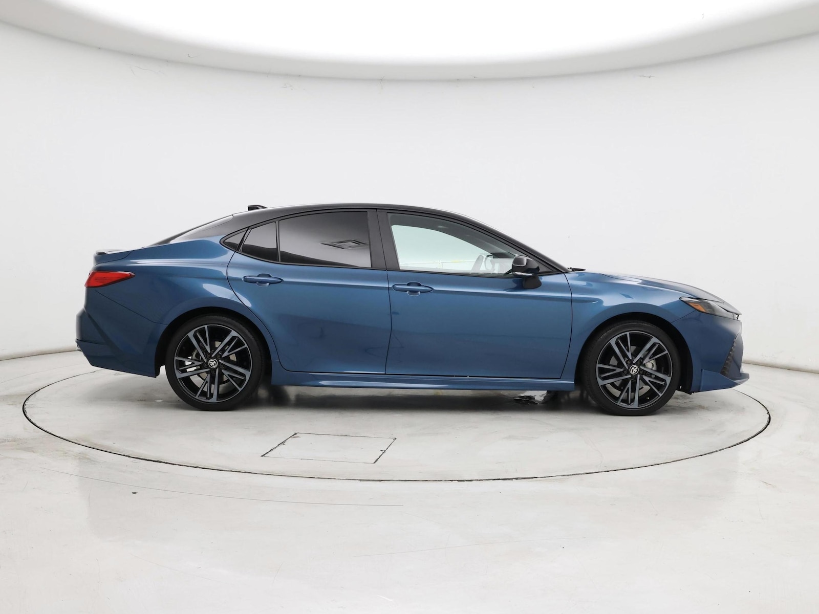 2025 Toyota Camry XSE - Photo 8