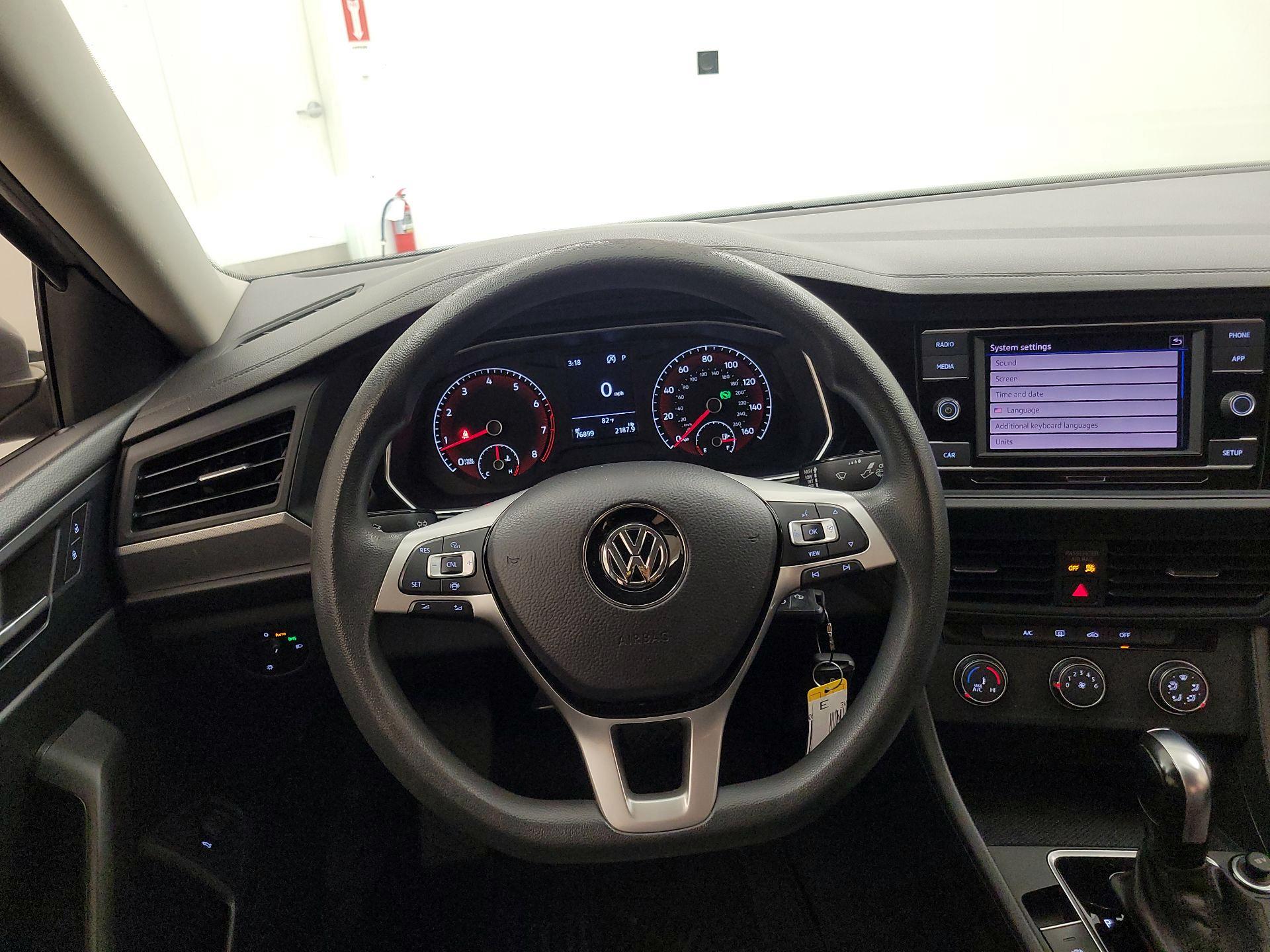 Thumbnail: 2019 Volkswagen Jetta - 10
