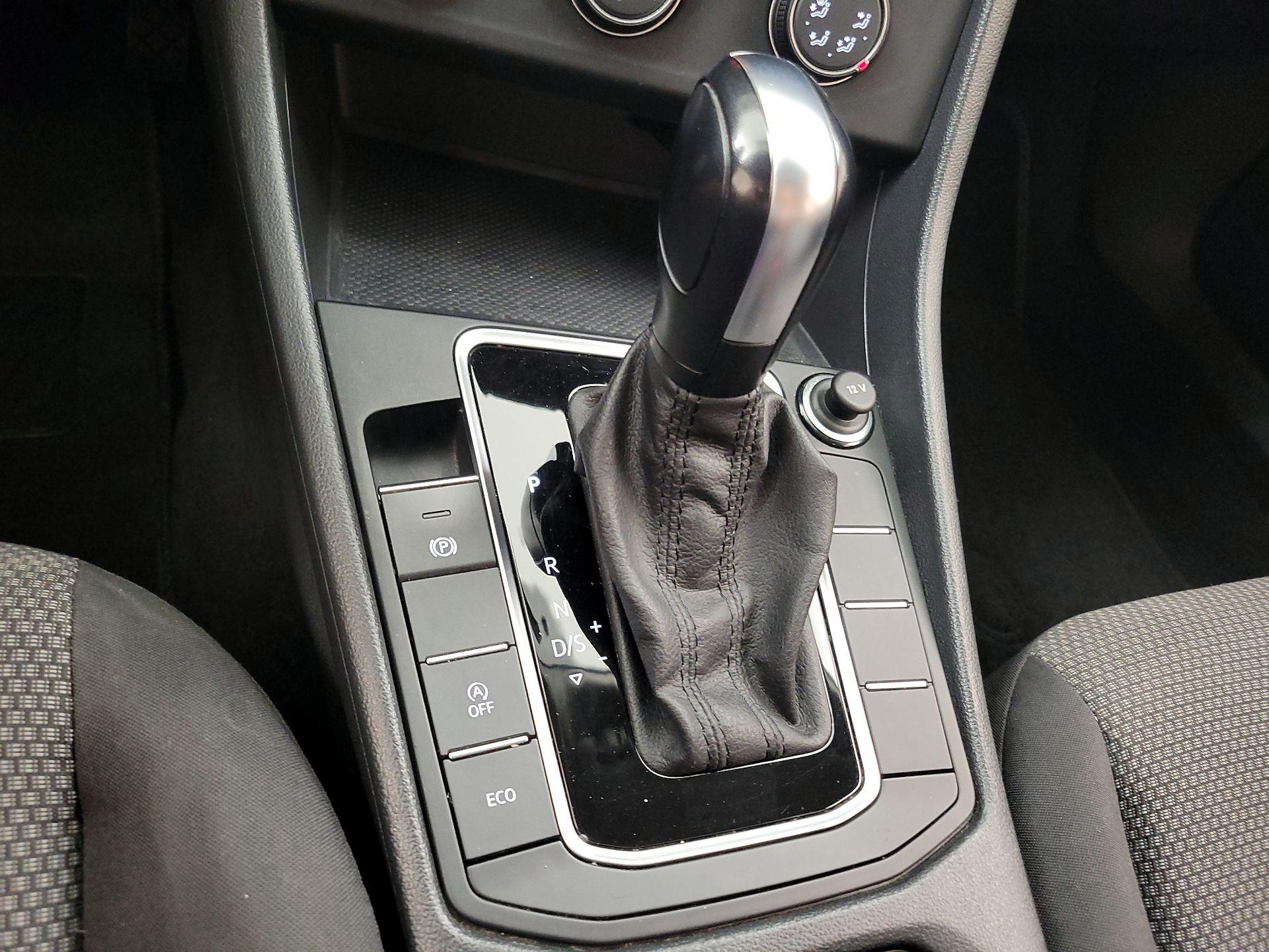 Thumbnail: 2019 Volkswagen Jetta - 17