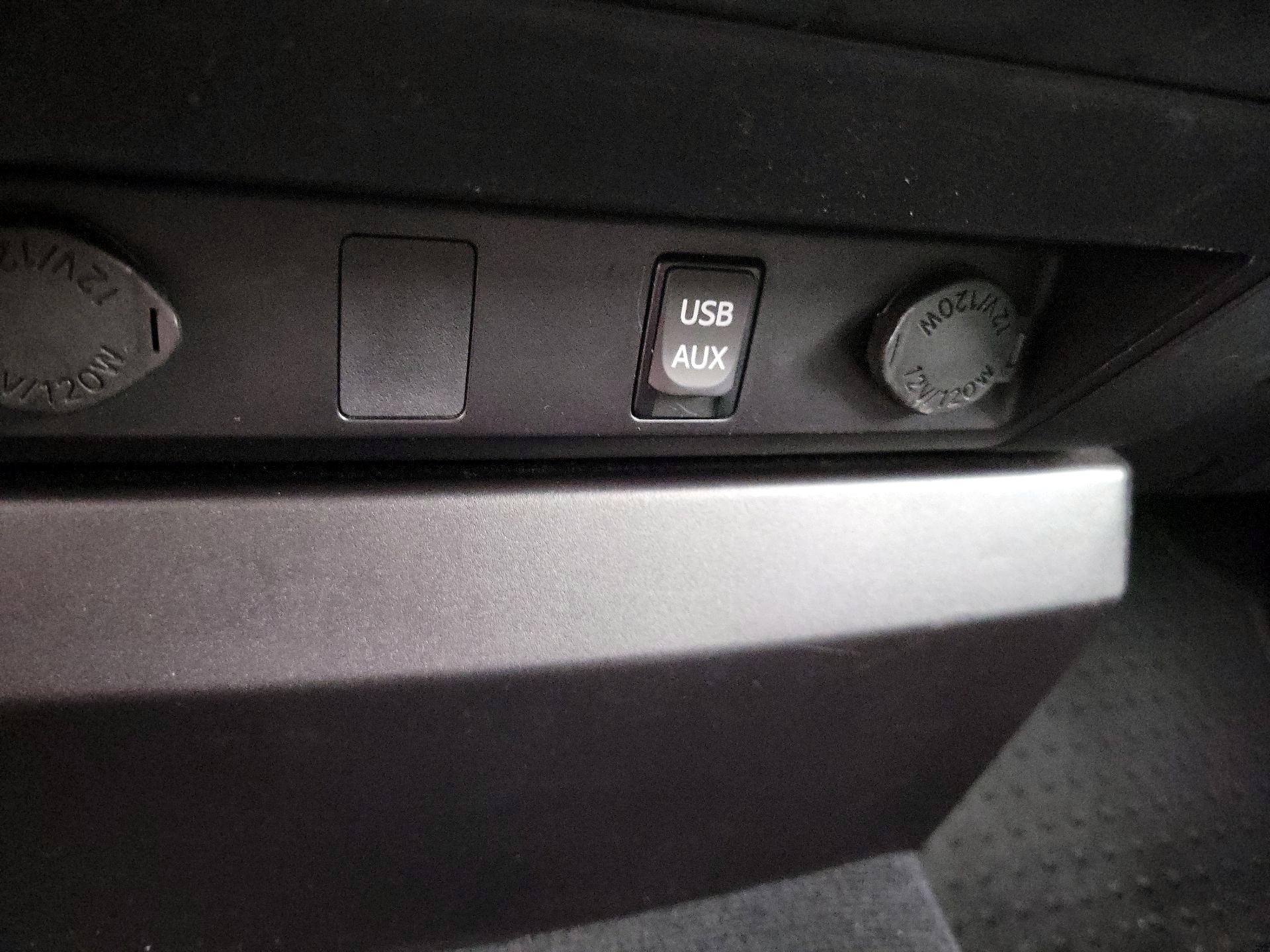 Thumbnail: 2016 Toyota Tundra - 18