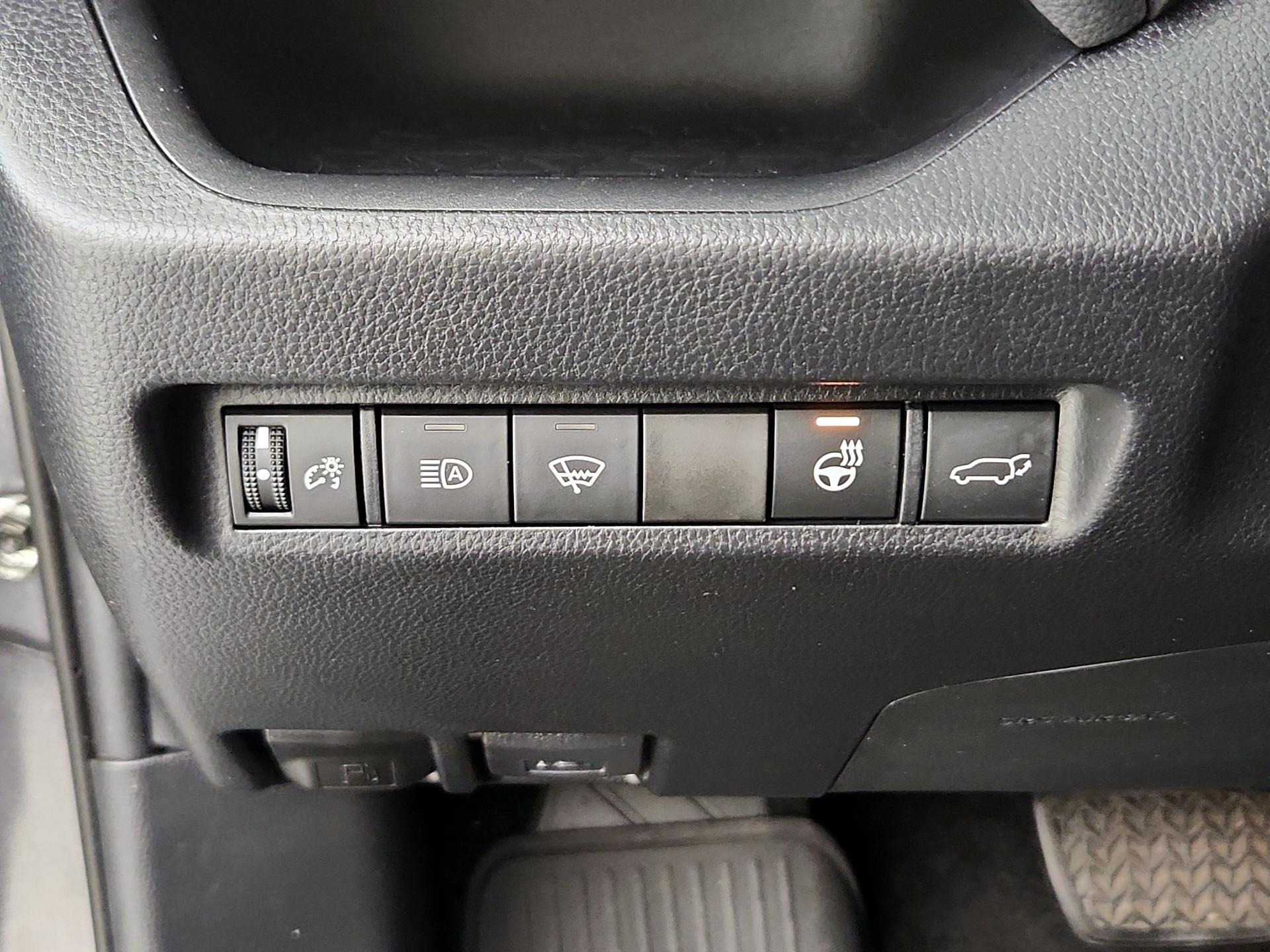 Thumbnail: 2020 Toyota RAV4 - 13