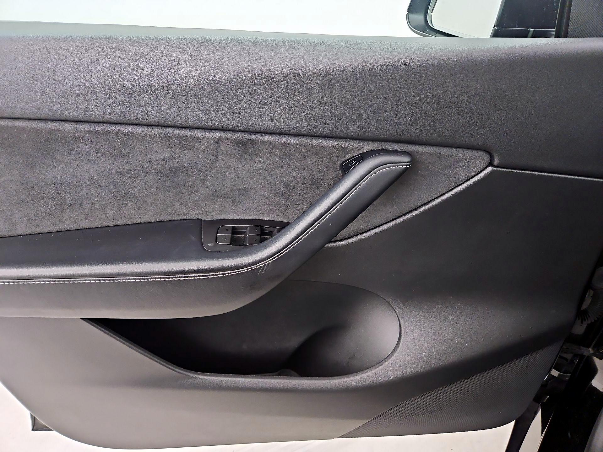 Thumbnail: 2022 Tesla Model Y - 10