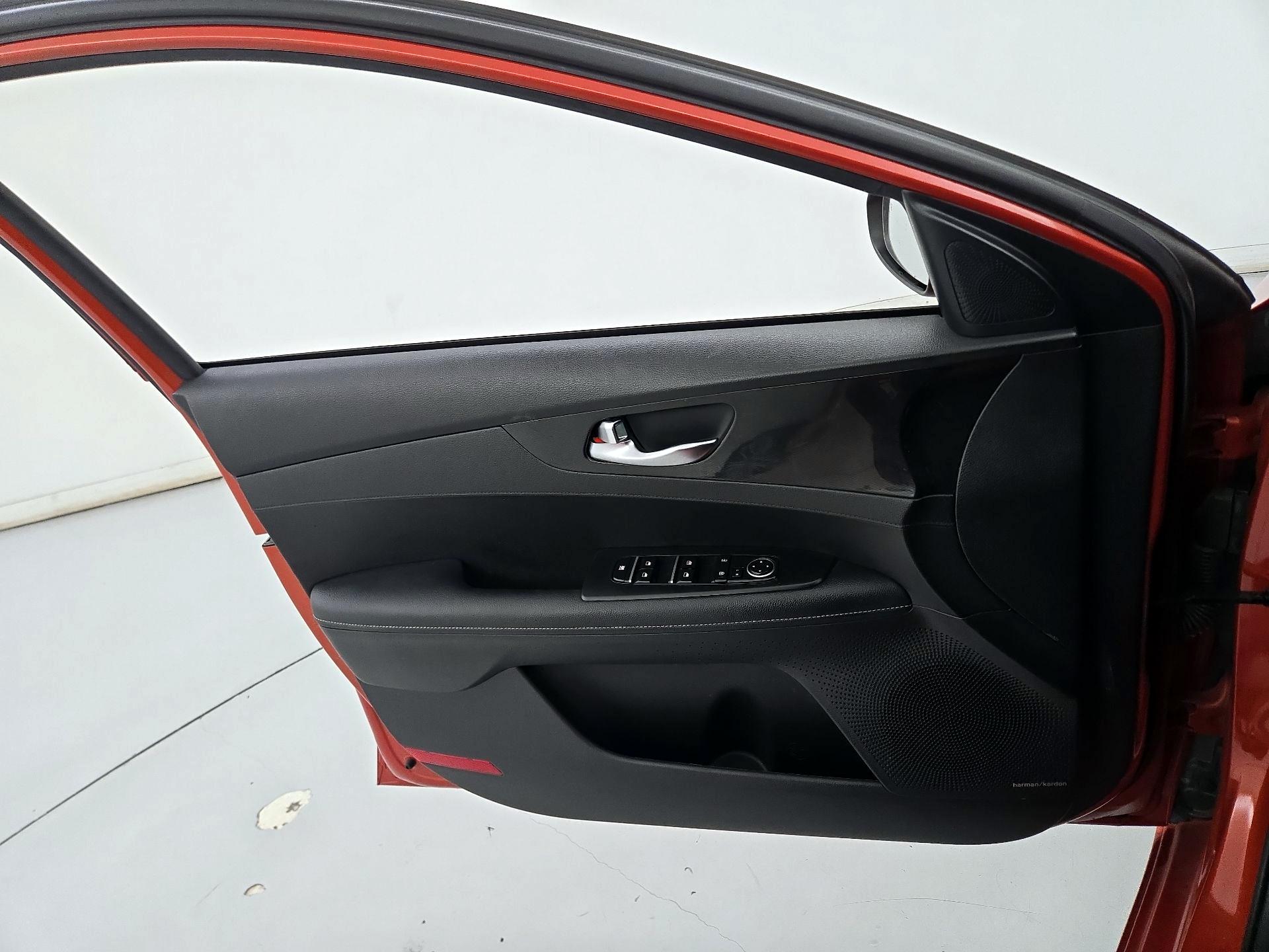 Thumbnail: 2022 Kia Forte - 12