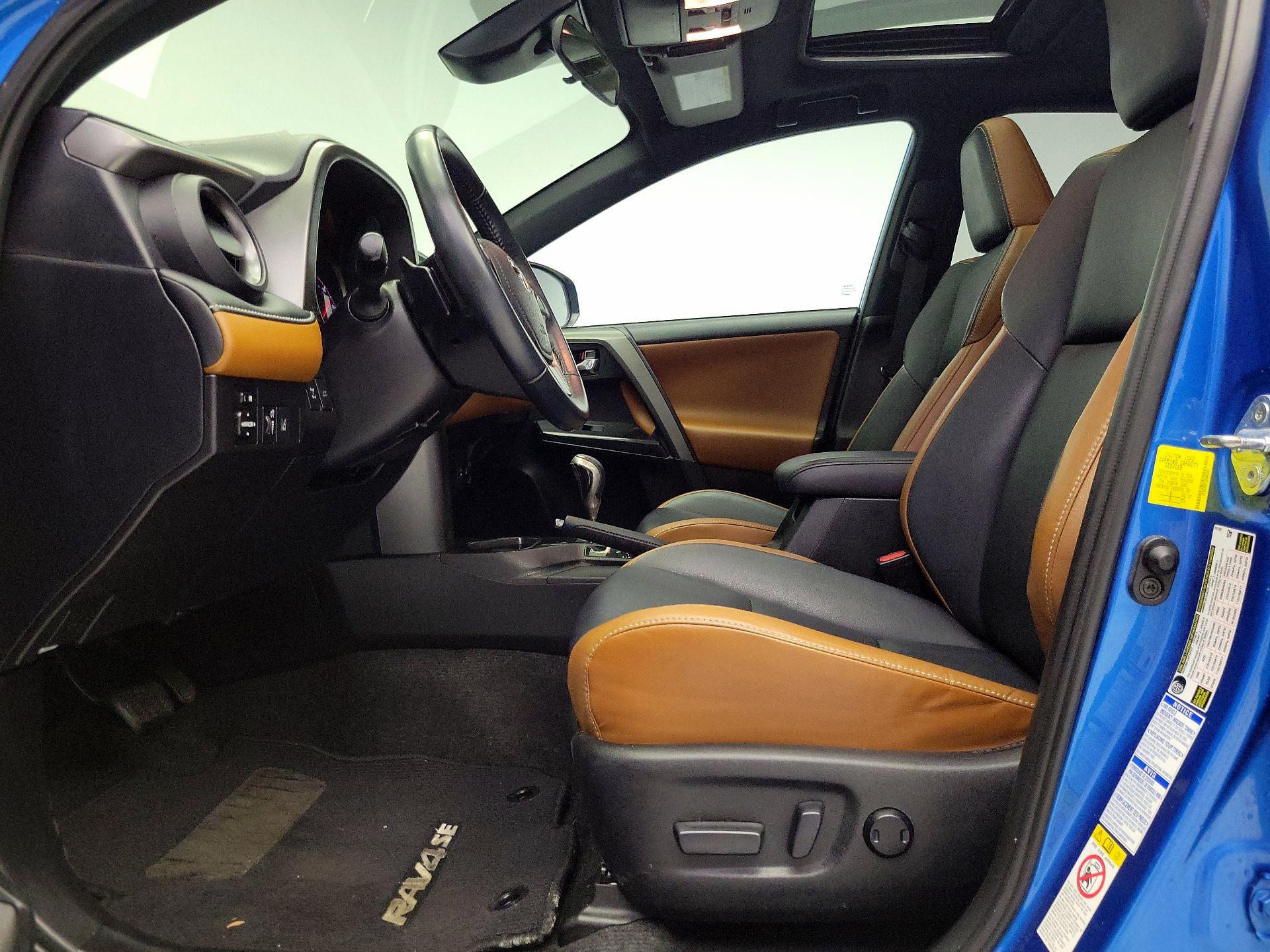 Thumbnail: 2016 Toyota RAV4 - 11