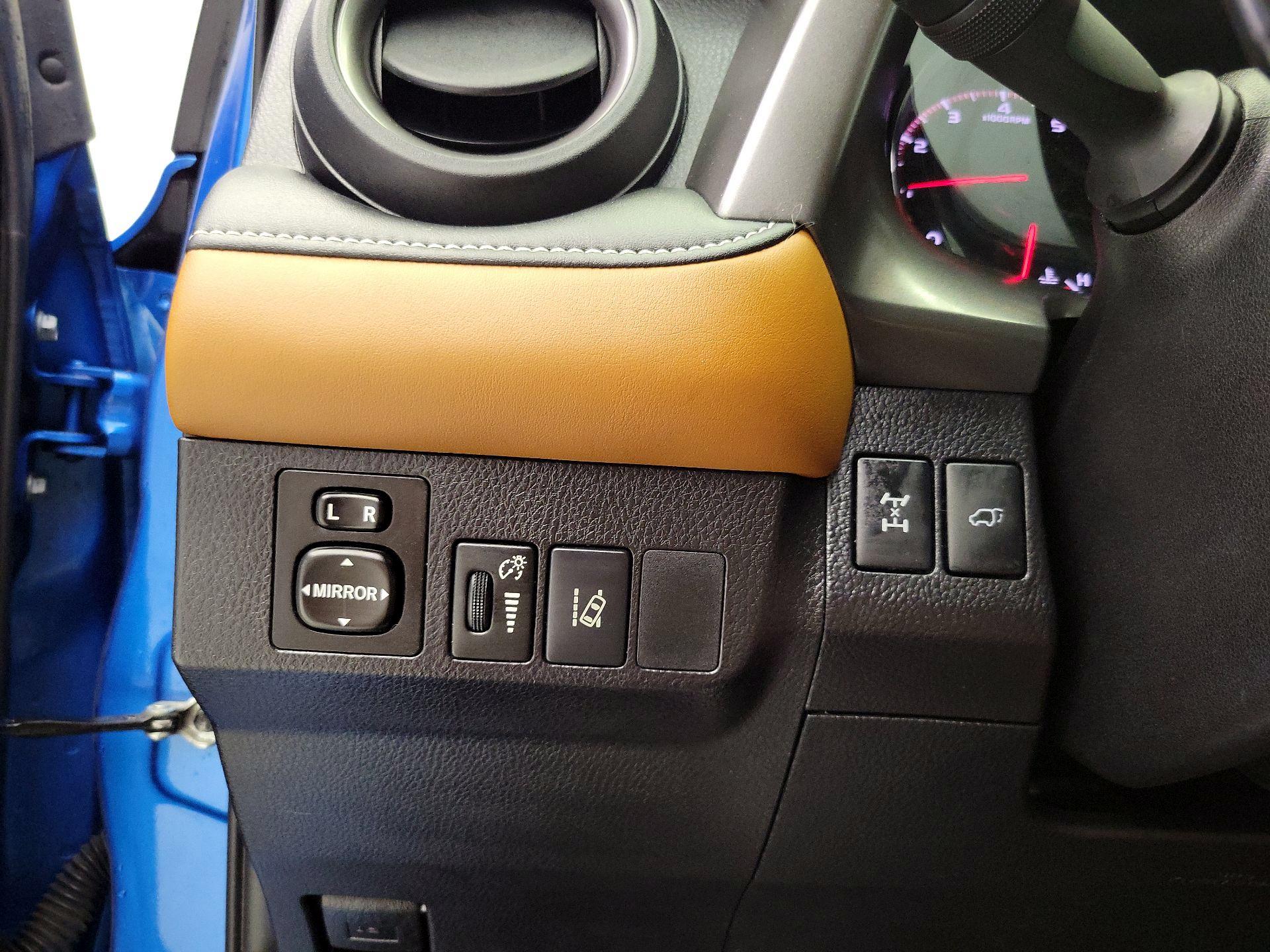 Thumbnail: 2016 Toyota RAV4 - 13