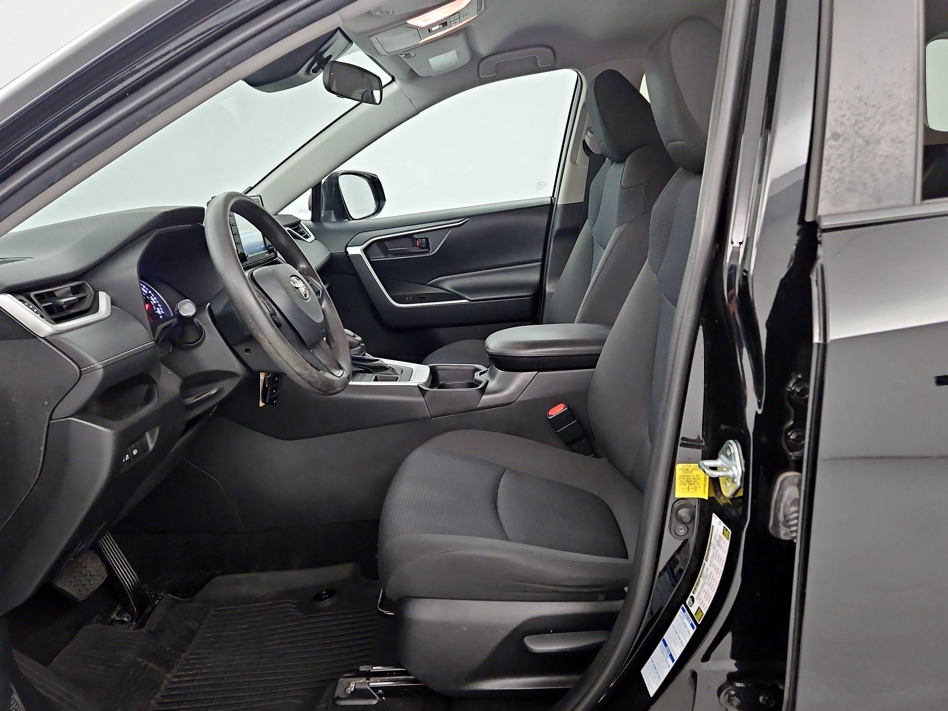 Thumbnail: 2021 Toyota RAV4 - 9