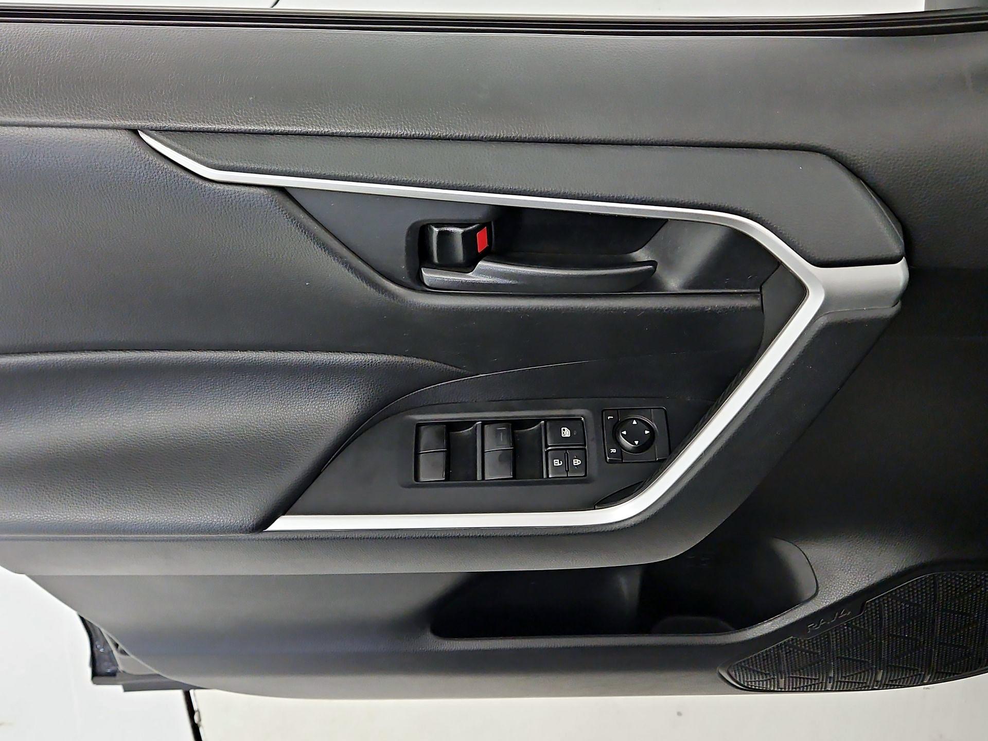 Thumbnail: 2021 Toyota RAV4 - 10
