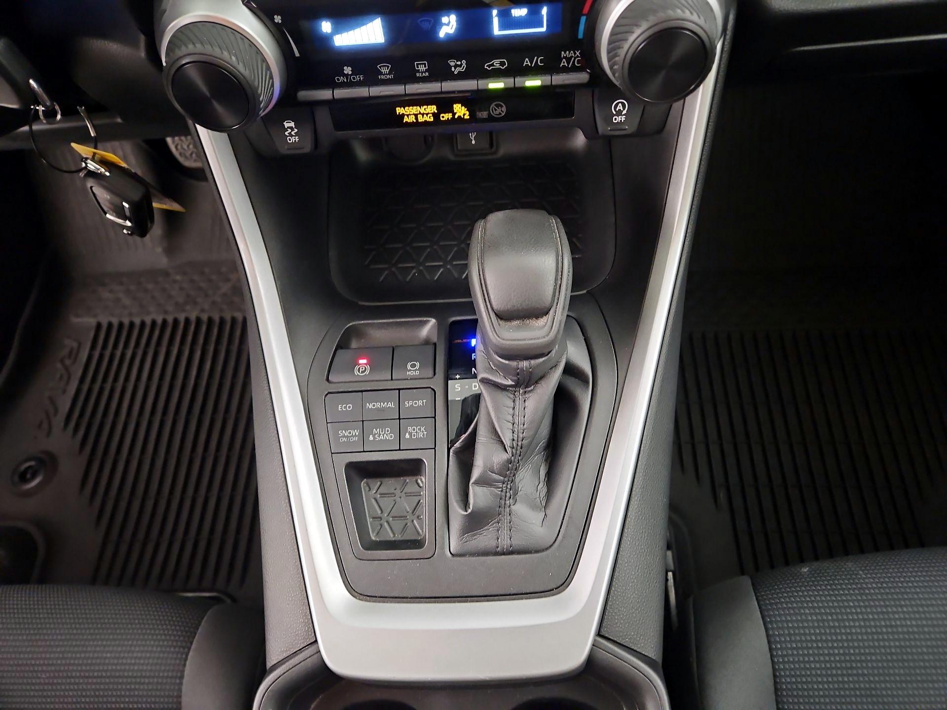 Thumbnail: 2021 Toyota RAV4 - 15