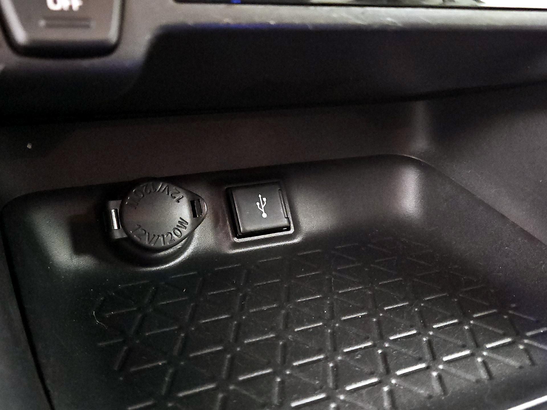 Thumbnail: 2021 Toyota RAV4 - 16