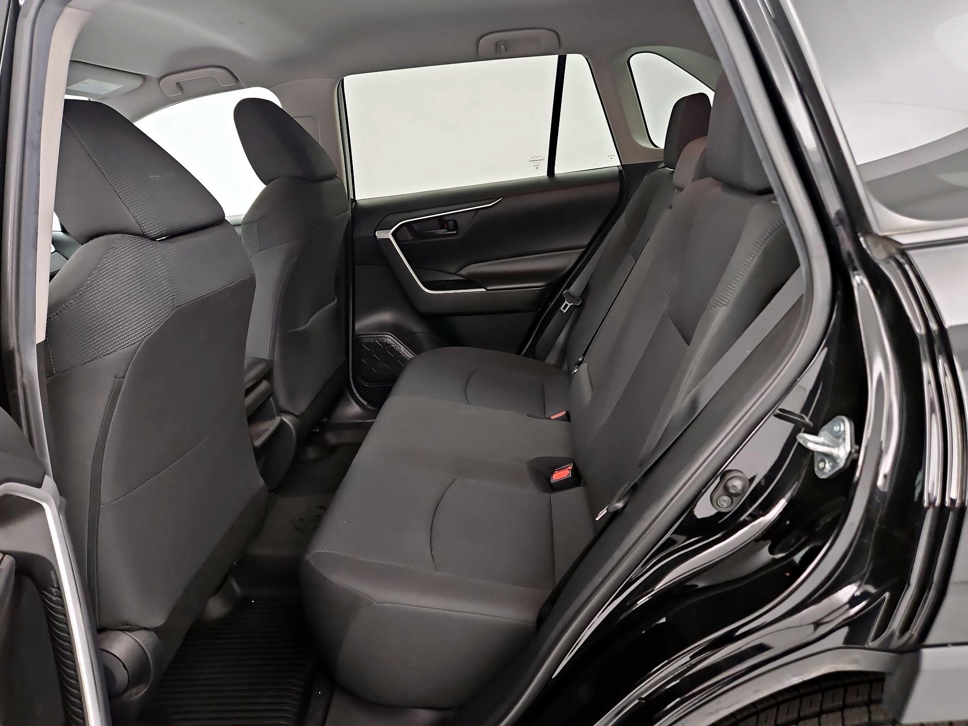 Thumbnail: 2021 Toyota RAV4 - 17