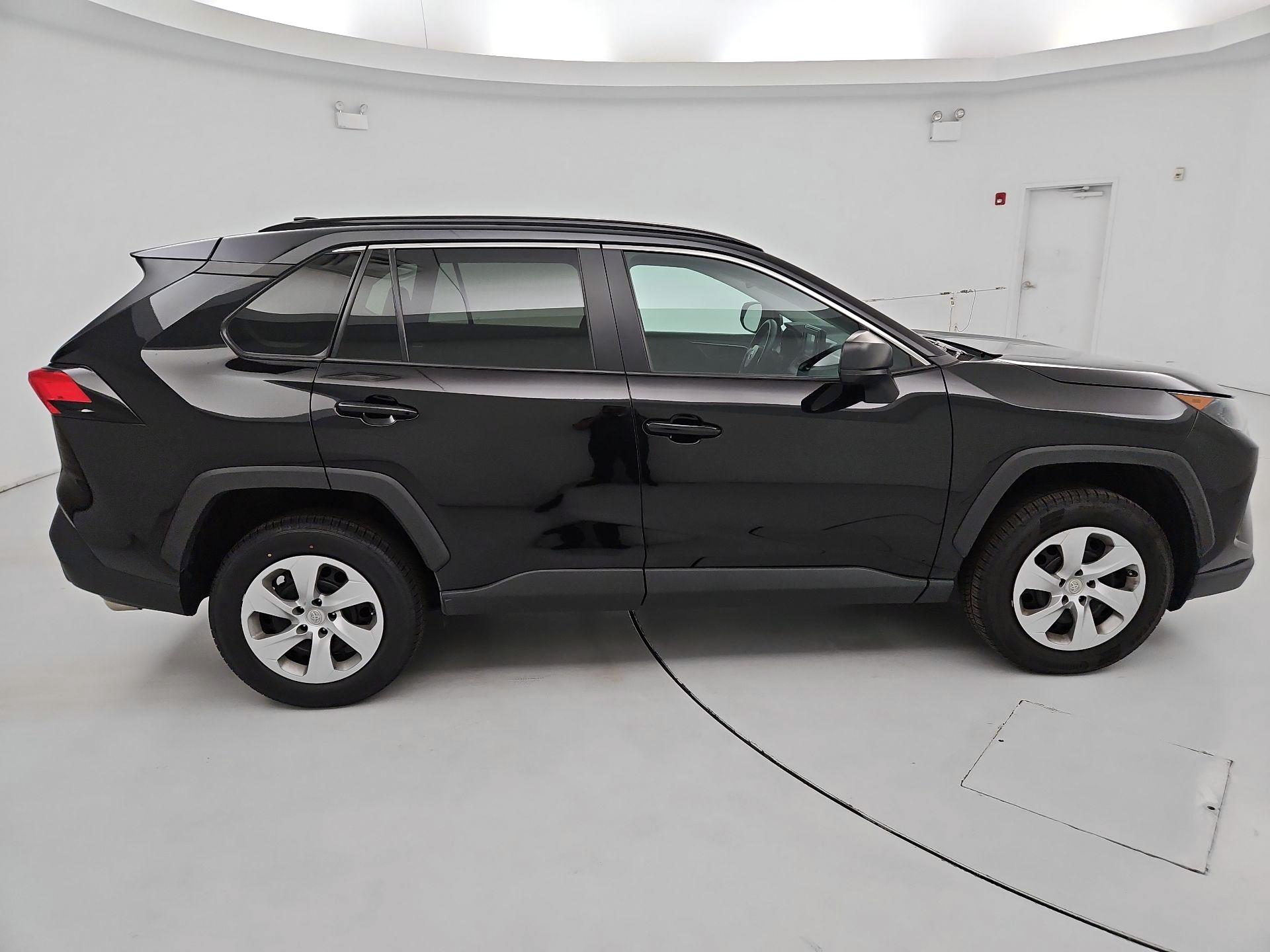 Thumbnail: 2021 Toyota RAV4 - 4