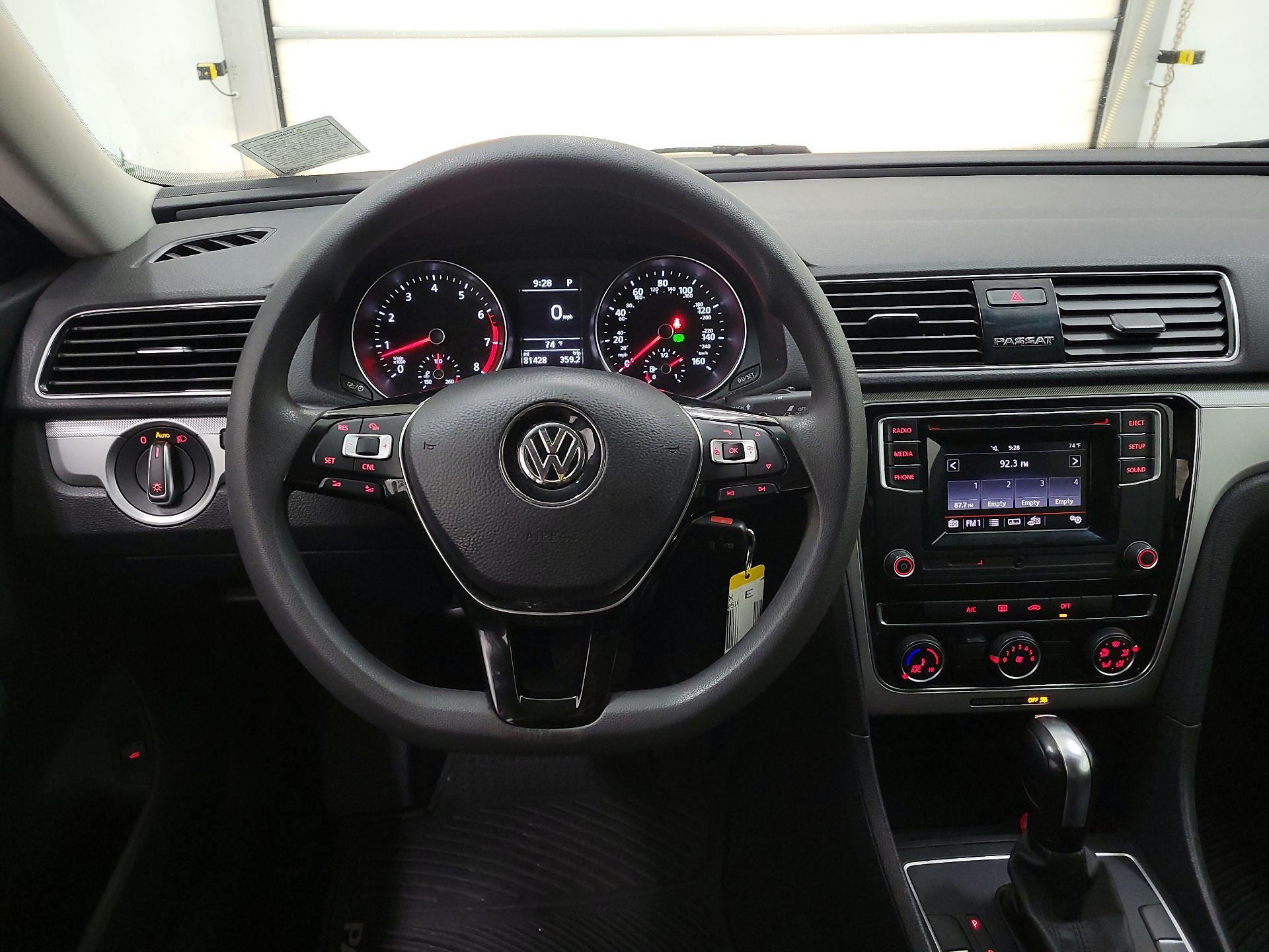 Thumbnail: 2018 Volkswagen Passat - 10