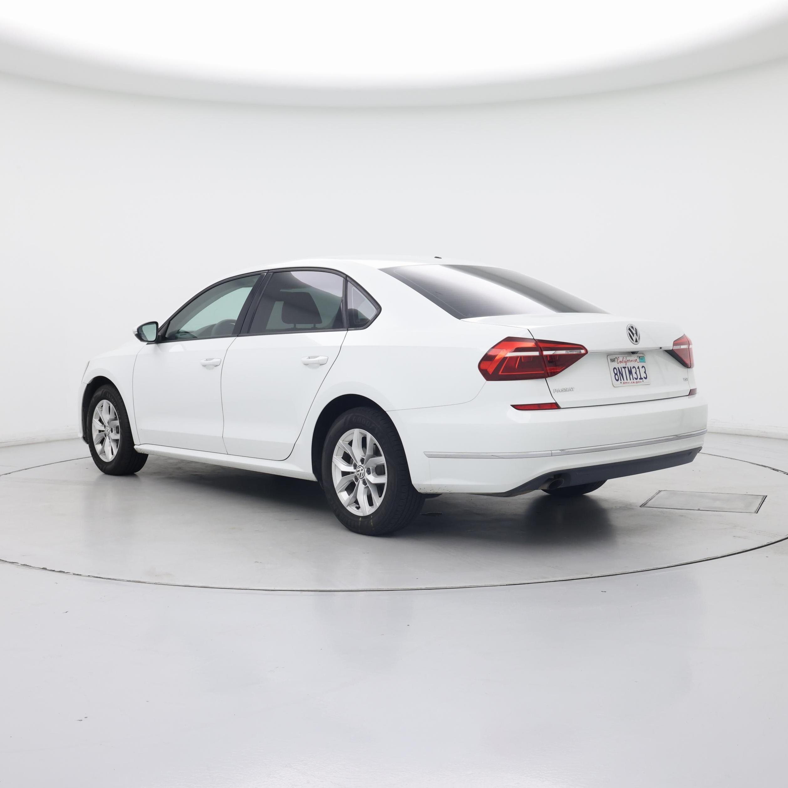 Thumbnail: 2018 Volkswagen Passat - 2