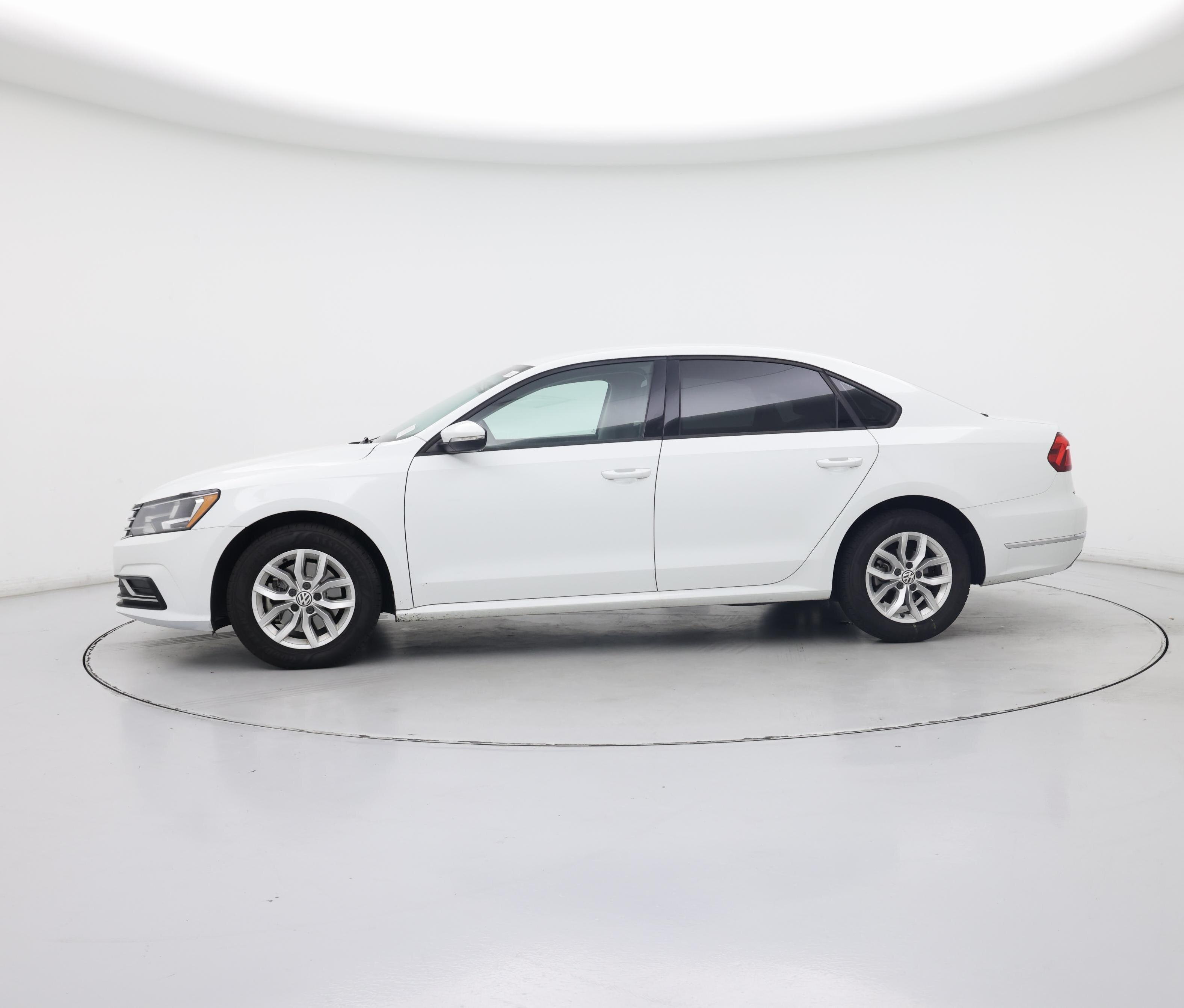 Thumbnail: 2018 Volkswagen Passat - 3