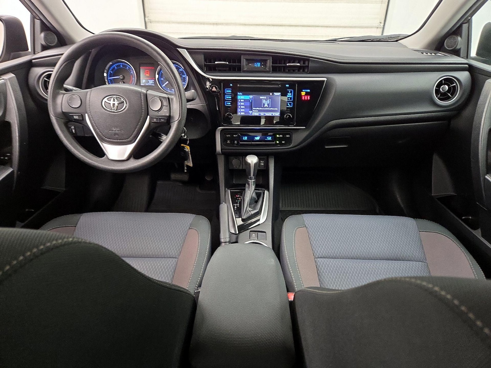 2018 Toyota Corolla LE - Photo 10