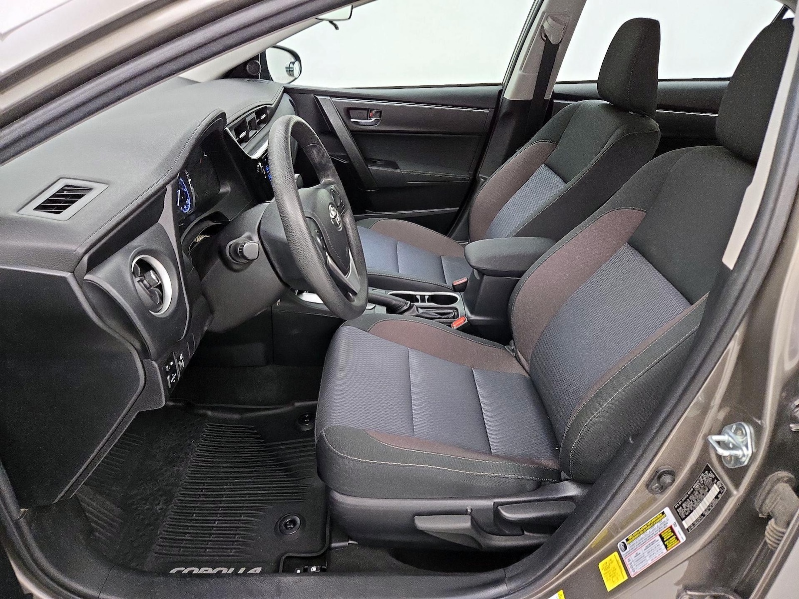 2018 Toyota Corolla LE - Photo 12